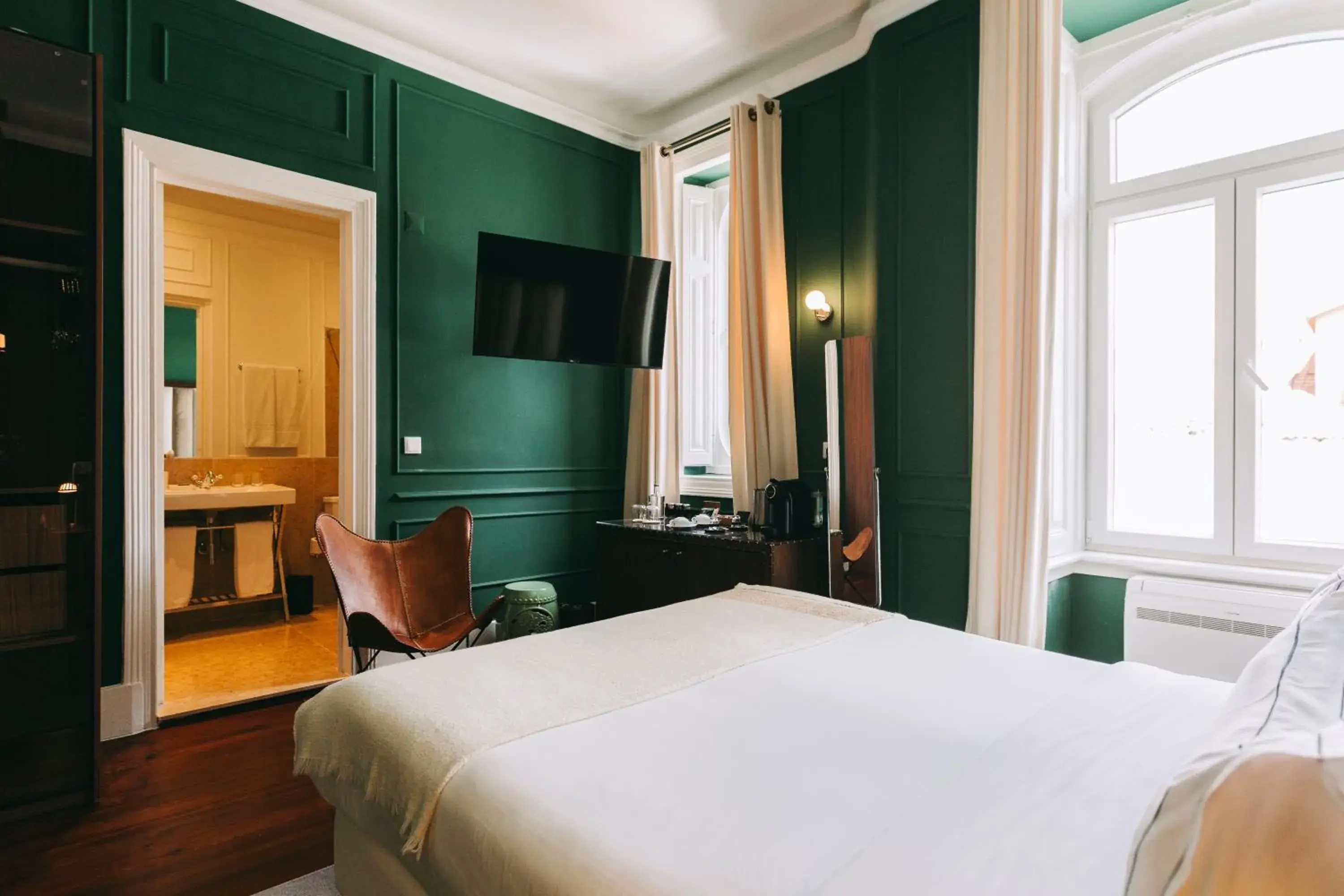 Bedroom, Bed in Torel Palace Lisbon Bedroom, Bed in Torel Palace Lisbon