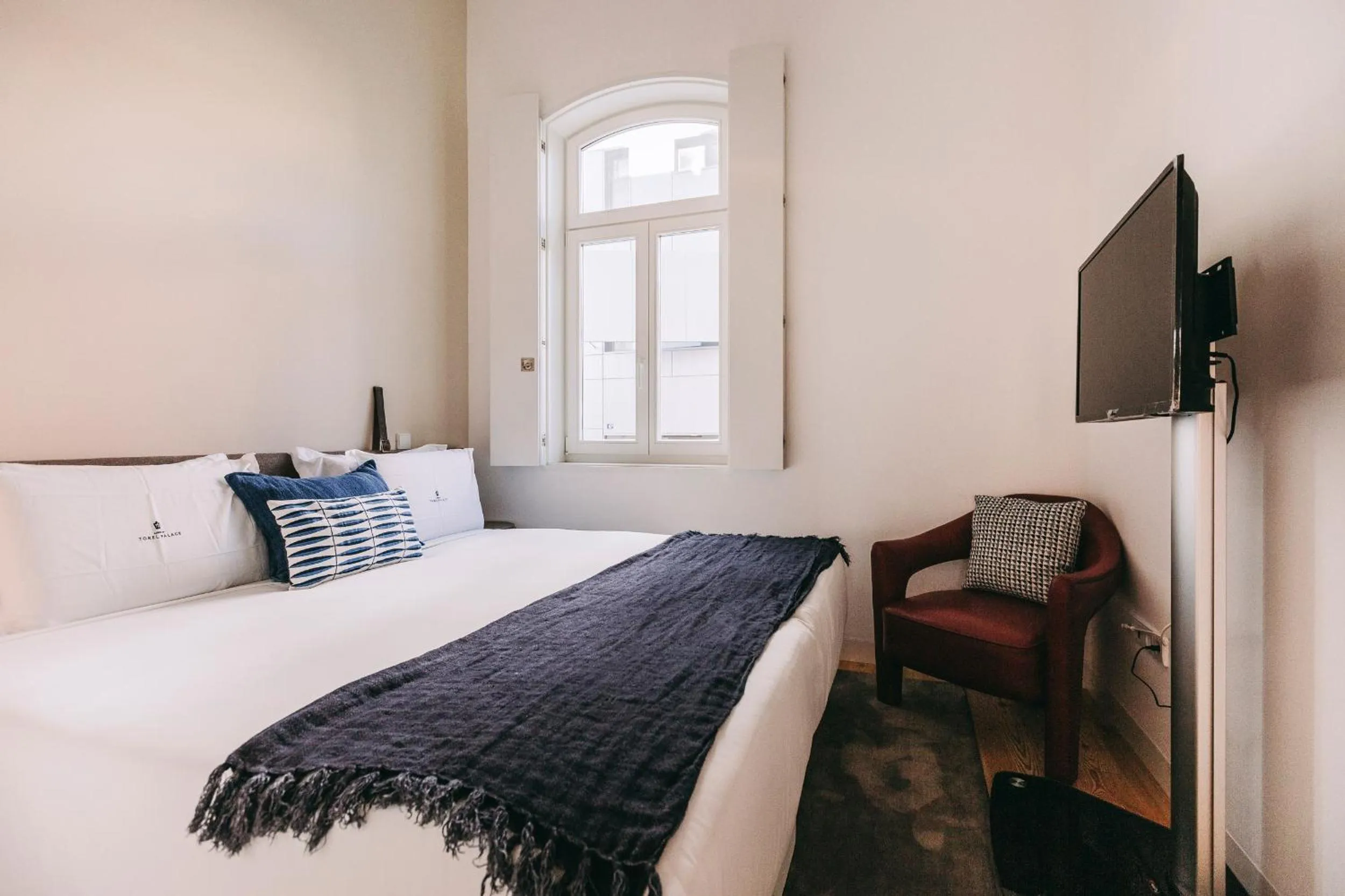 Bedroom, Bed in Torel Palace Lisbon