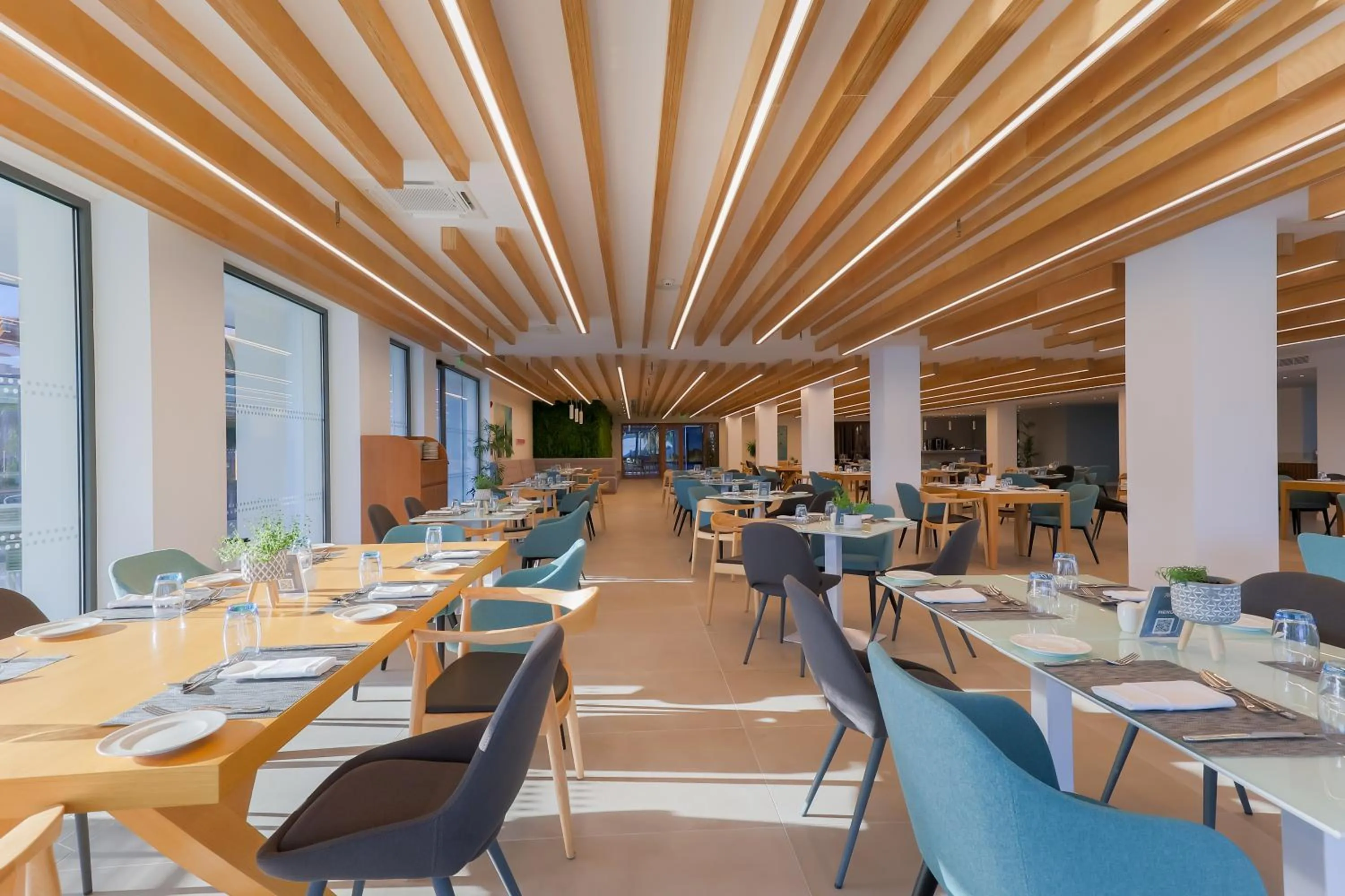 Restaurant/places to eat in Radisson Beach Resort Larnaca