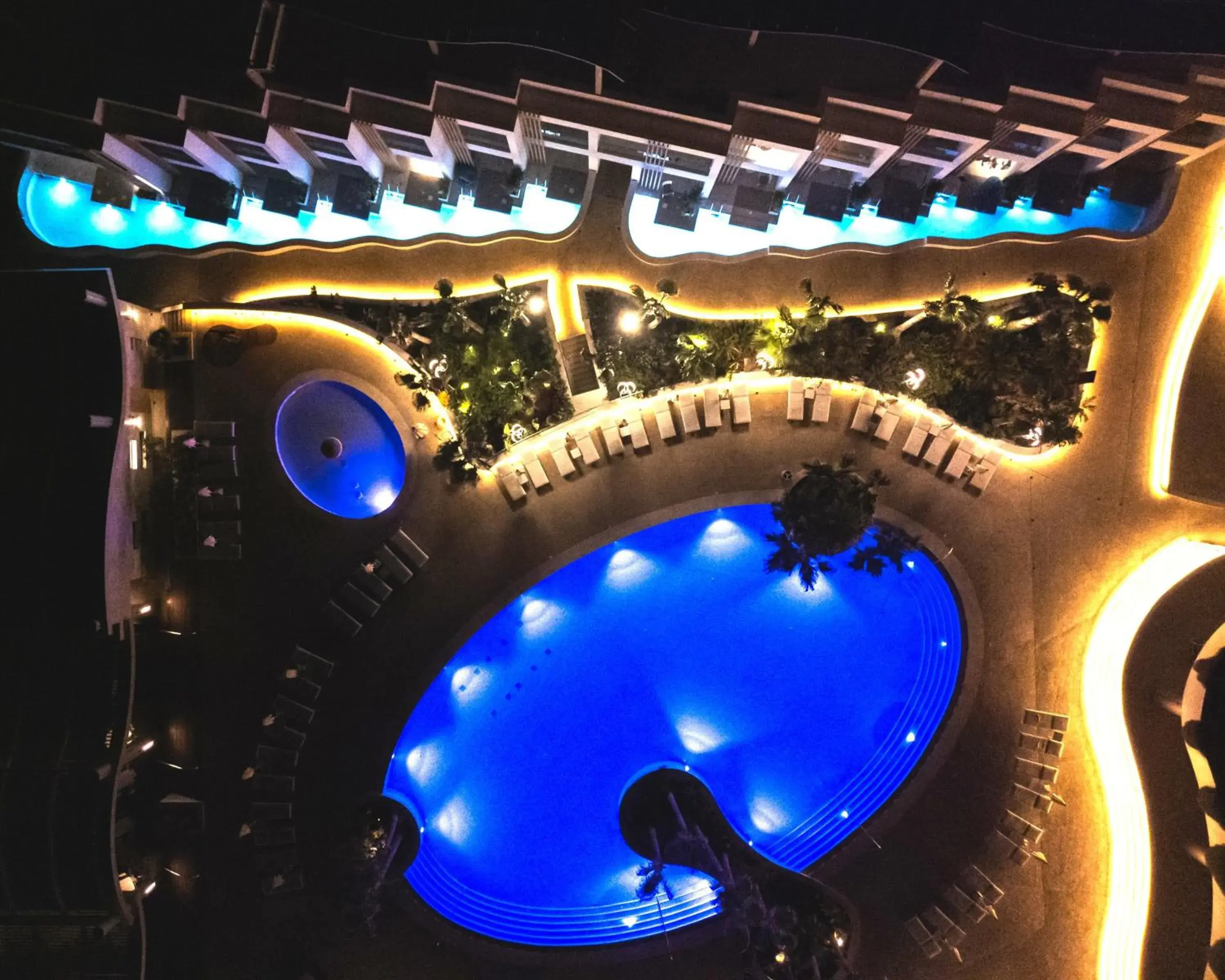 Swimming pool in Radisson Beach Resort Larnaca Swimming pool in Radisson Beach Resort Larnaca