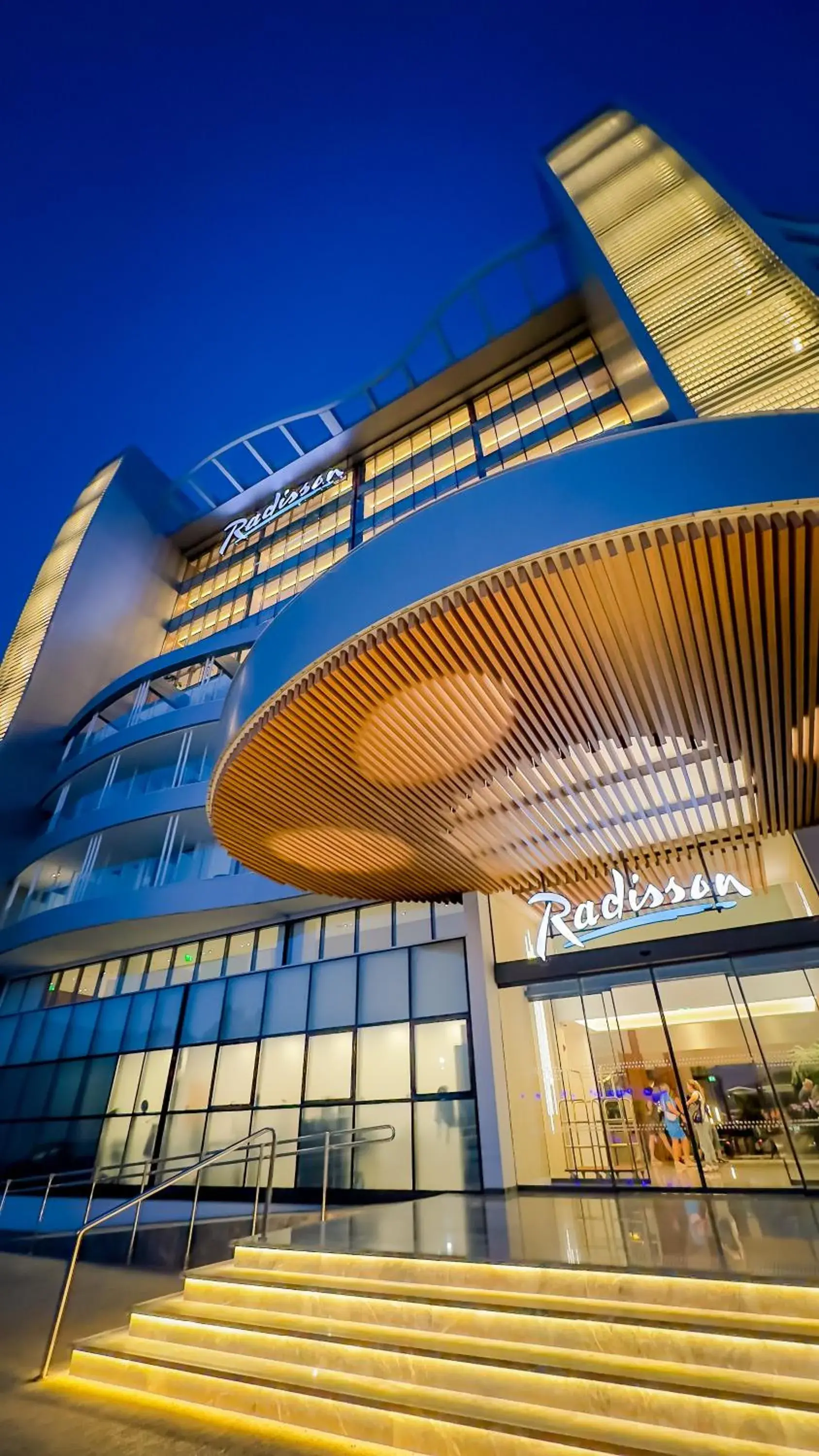 Facade/entrance in Radisson Beach Resort Larnaca Facade/entrance in Radisson Beach Resort Larnaca