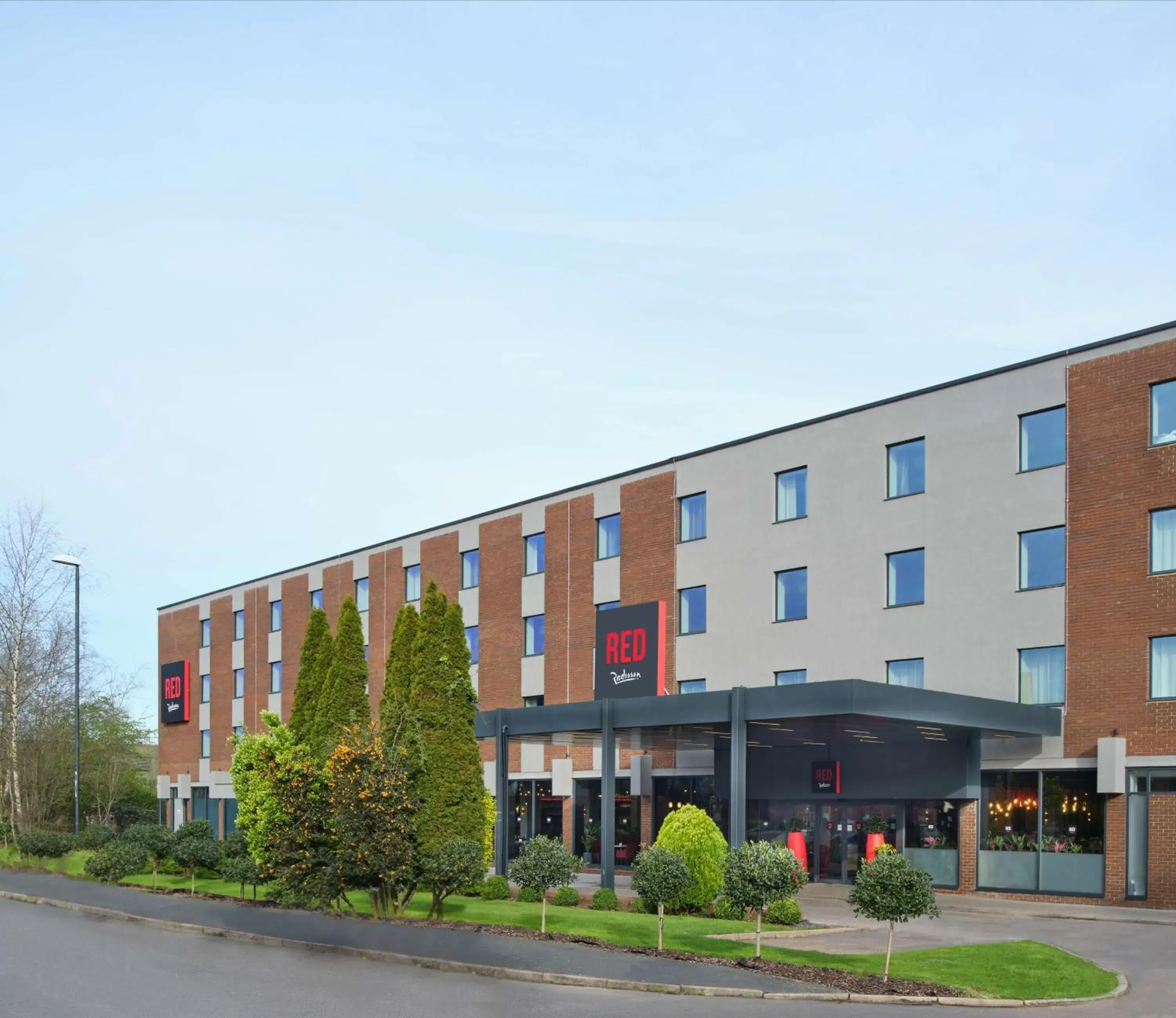 Property building in Radisson RED London Gatwick Airport Property building in Radisson RED London Gatwick Airport
