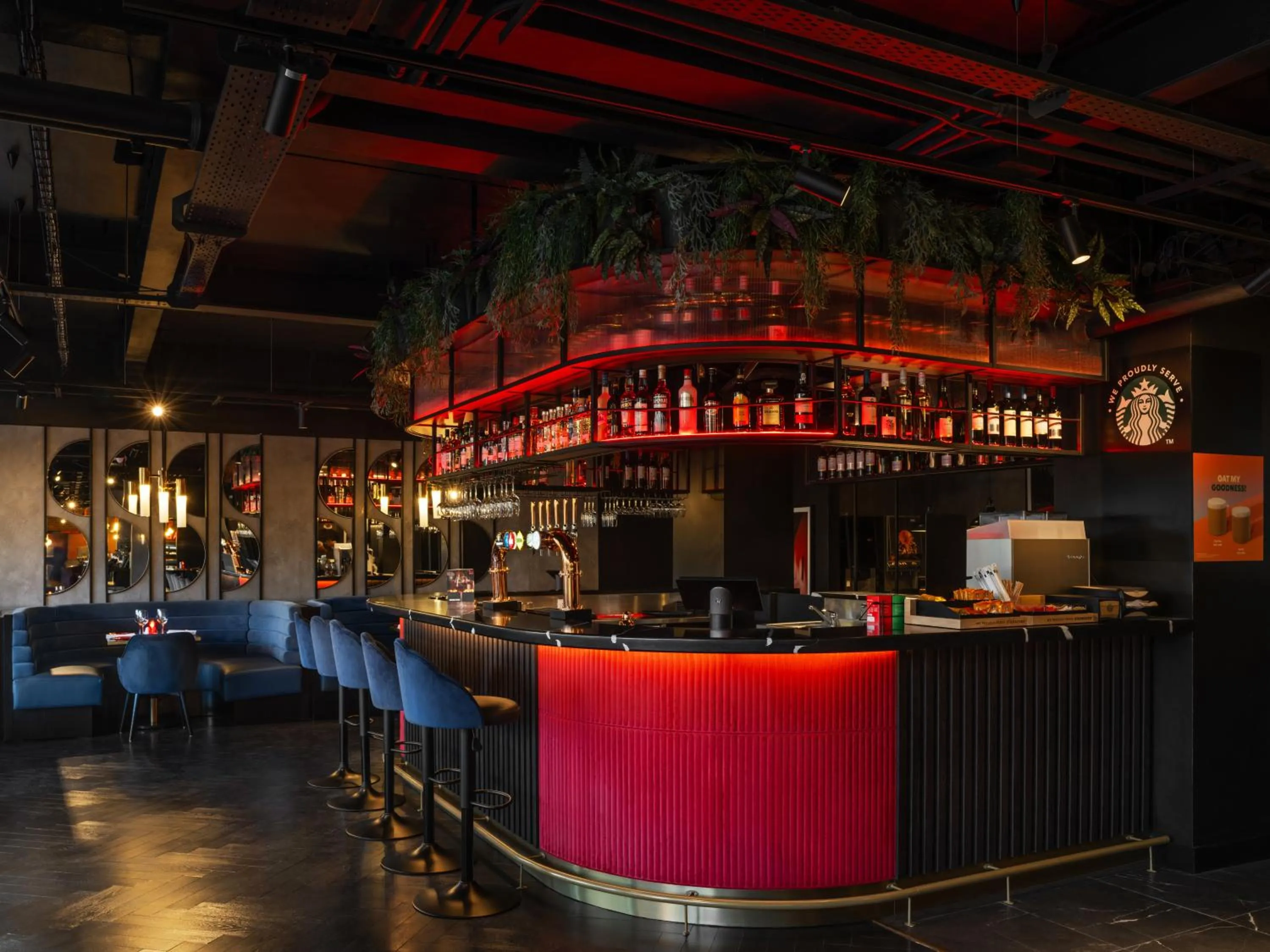 Coffee/tea facilities in Radisson RED London Gatwick Airport