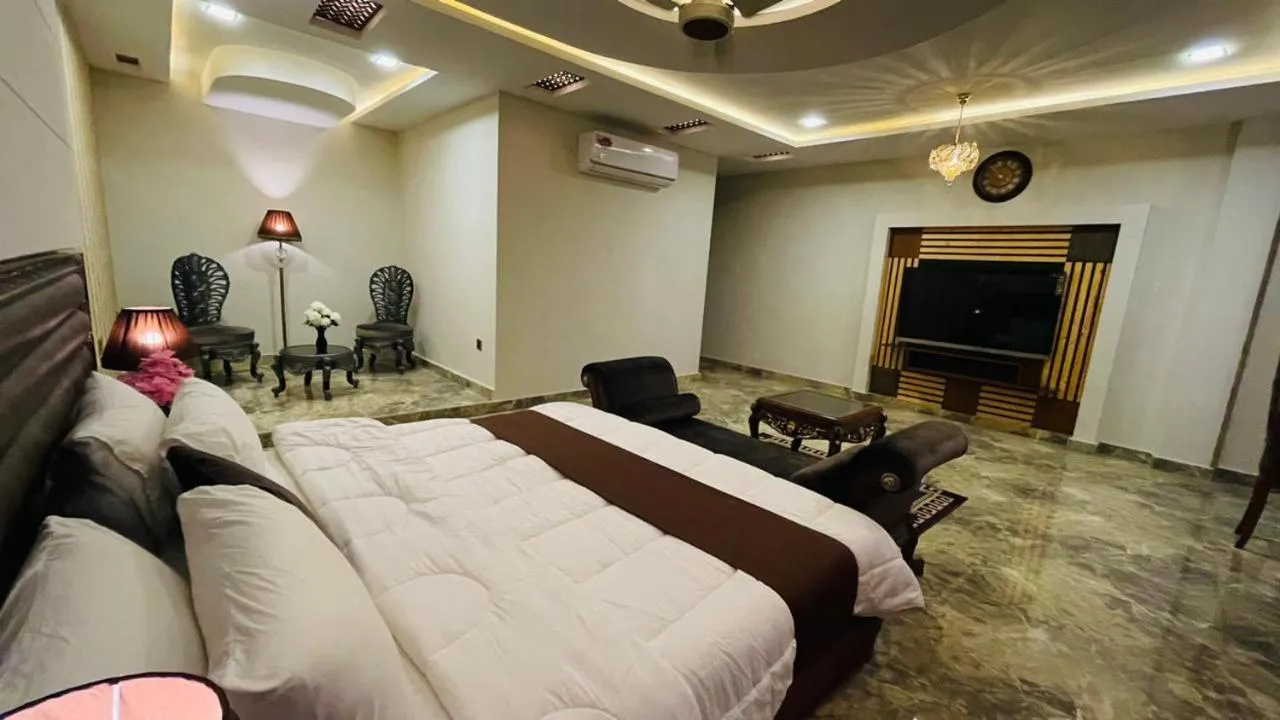 Bed in Golden Sand Hotel Rahim Yar Khan