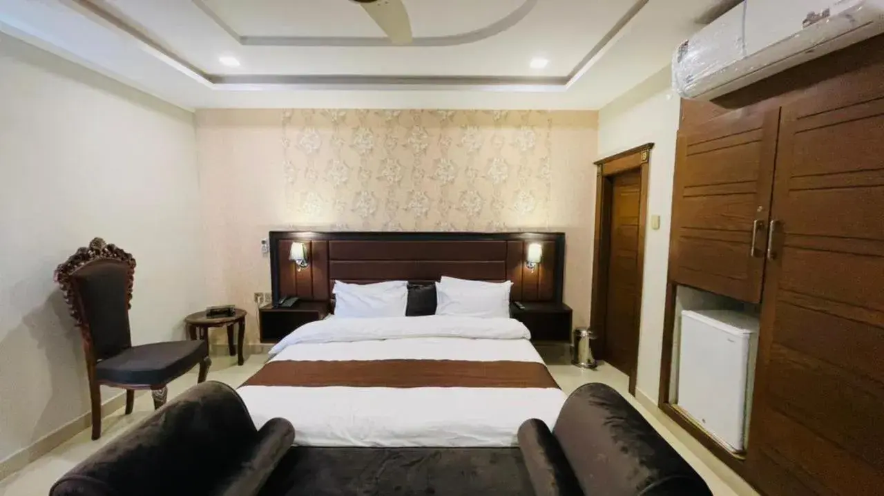 Double Room in Golden Sand Hotel Rahim Yar Khan Double Room in Golden Sand Hotel Rahim Yar Khan
