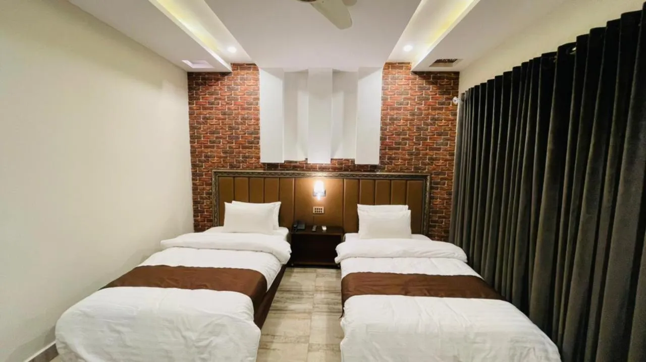 Bed in Golden Sand Hotel Rahim Yar Khan