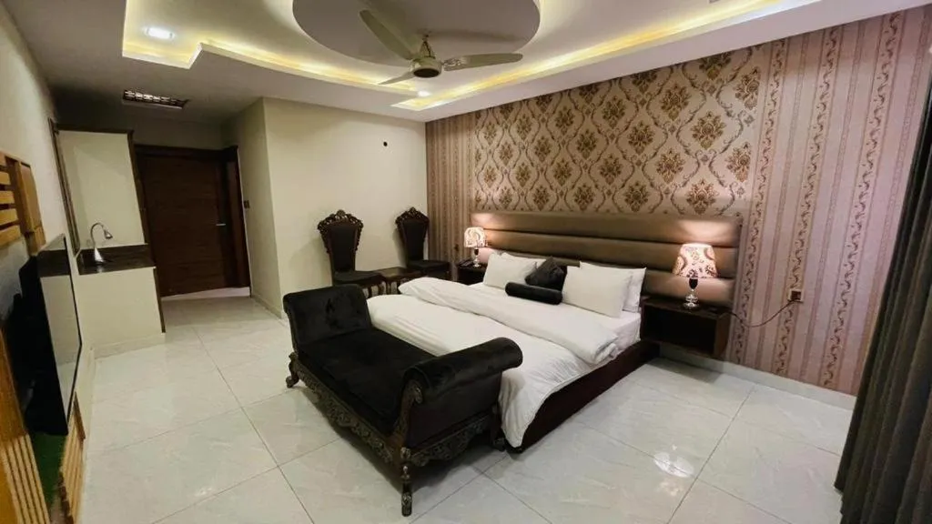 Bed in Golden Sand Hotel Rahim Yar Khan
