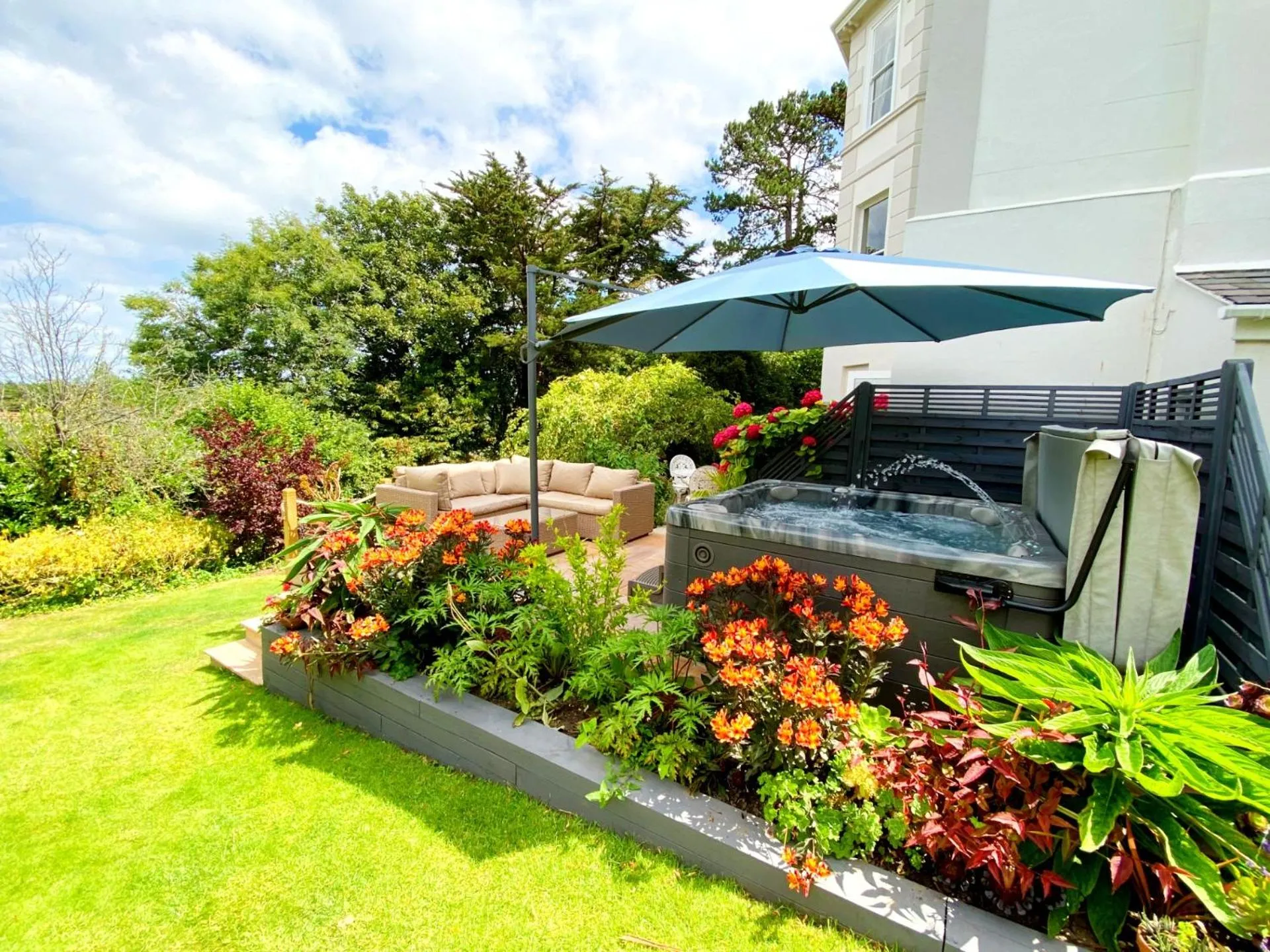 The Town House at Muntham- Luxury Holiday Home with Hot Tub