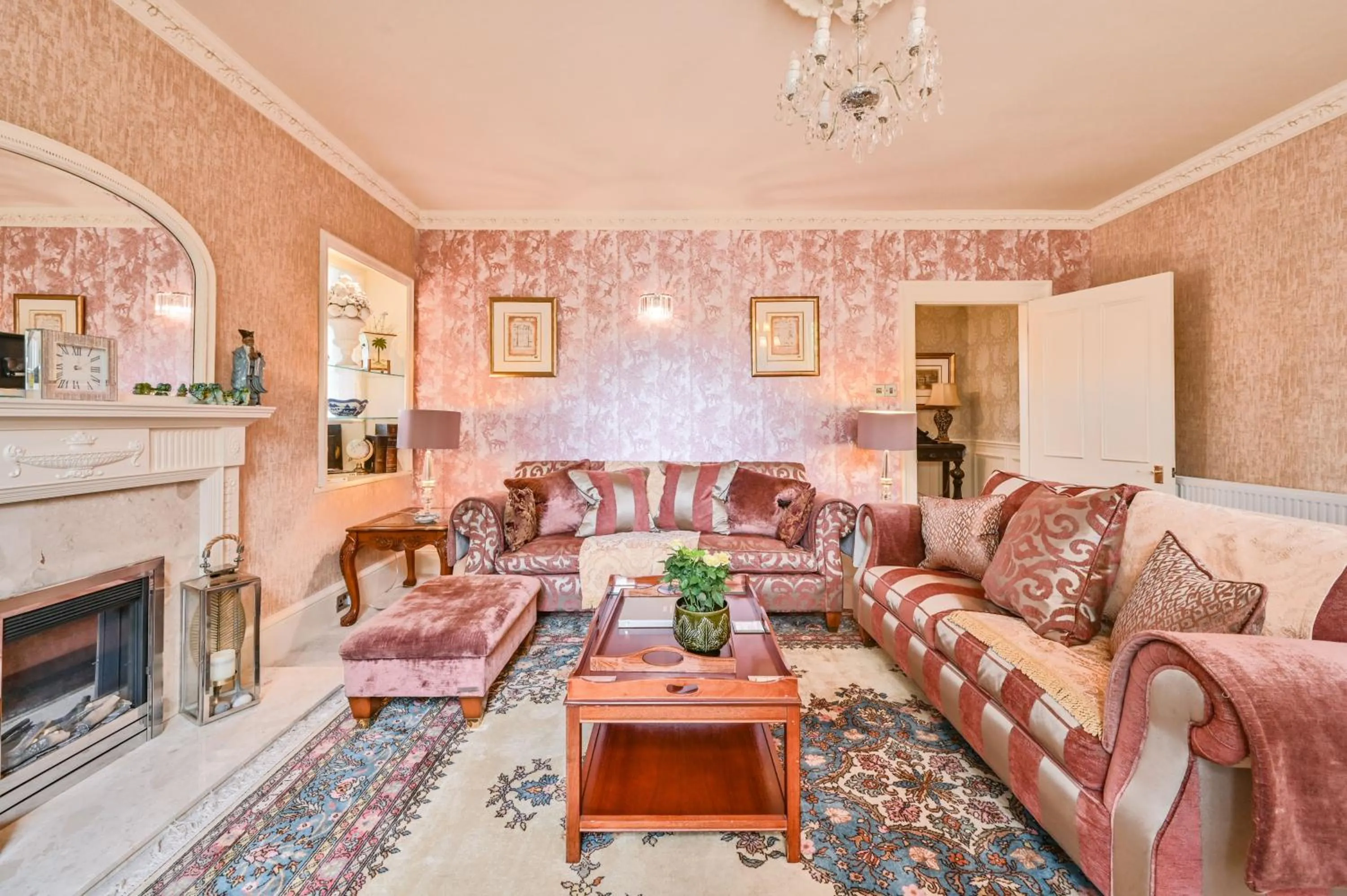 The Town House at Muntham- Luxury Holiday Home with Hot Tub