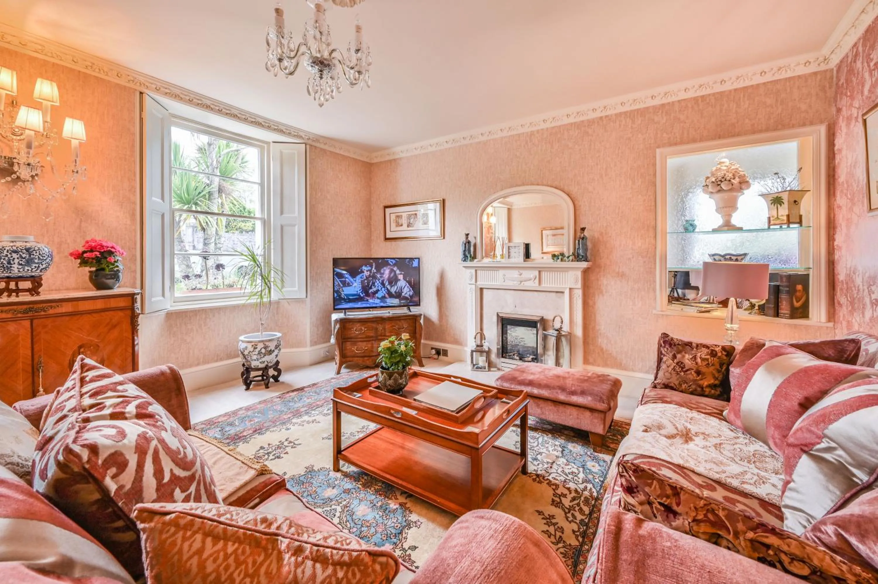 The Town House at Muntham- Luxury Holiday Home with Hot Tub