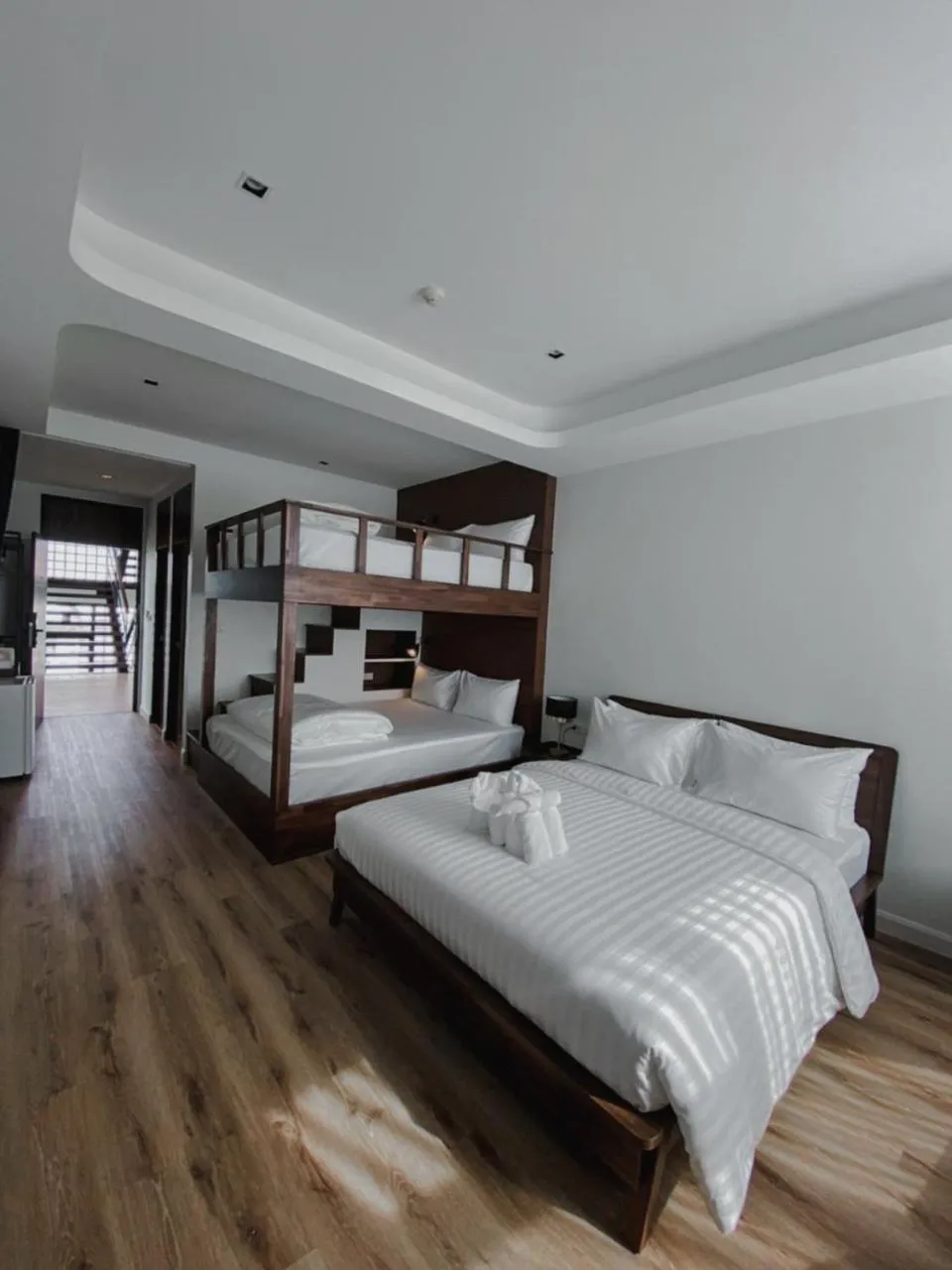 Photo of the whole room, Bed in Play Poshtel & Cafe'