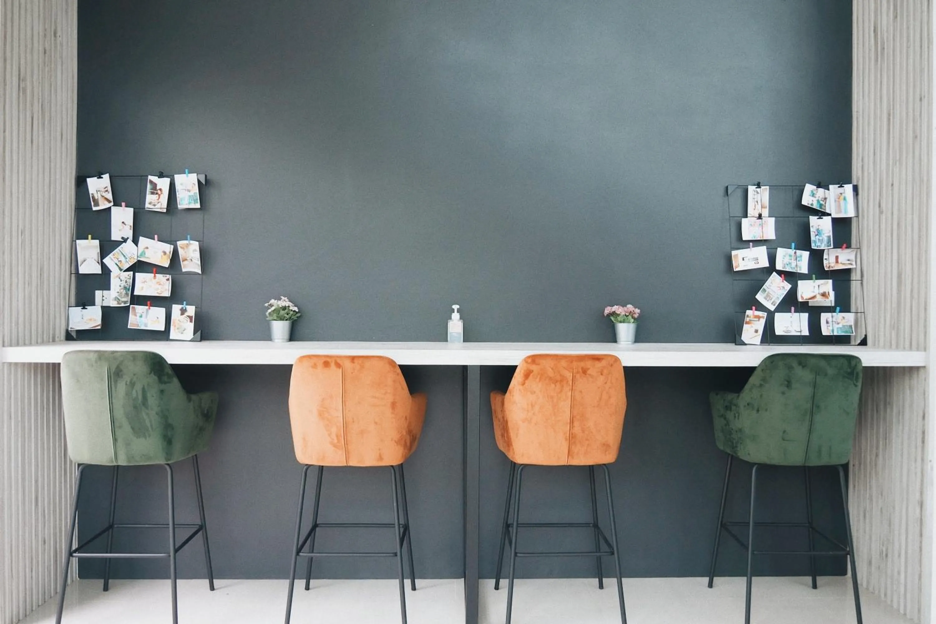 Property building in Play Poshtel & Cafe'