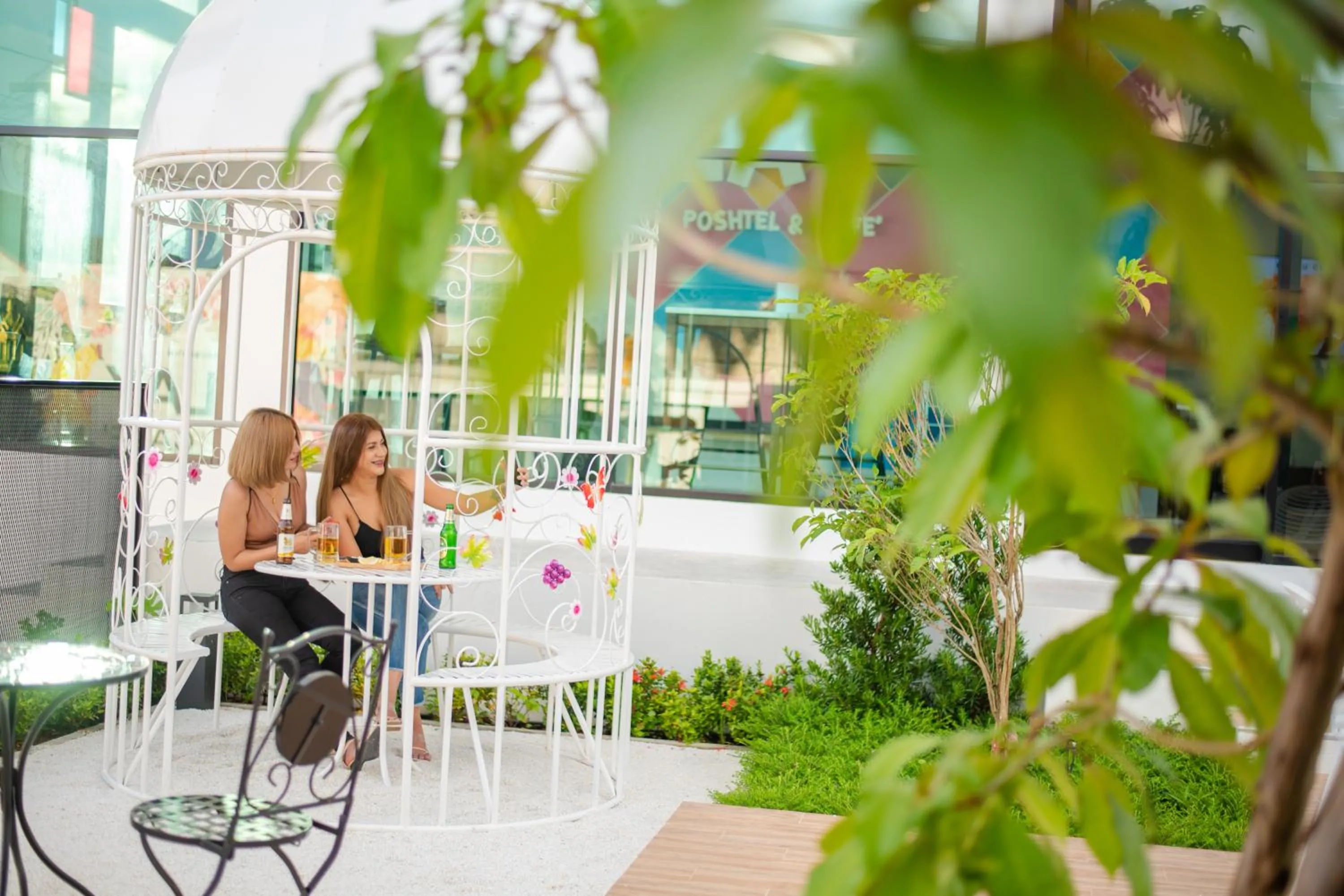 People in Play Poshtel & Cafe'