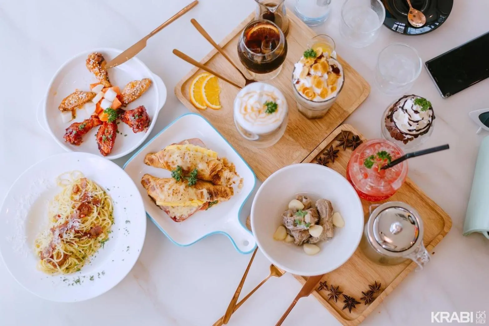 Food and drinks in Play Poshtel & Cafe'