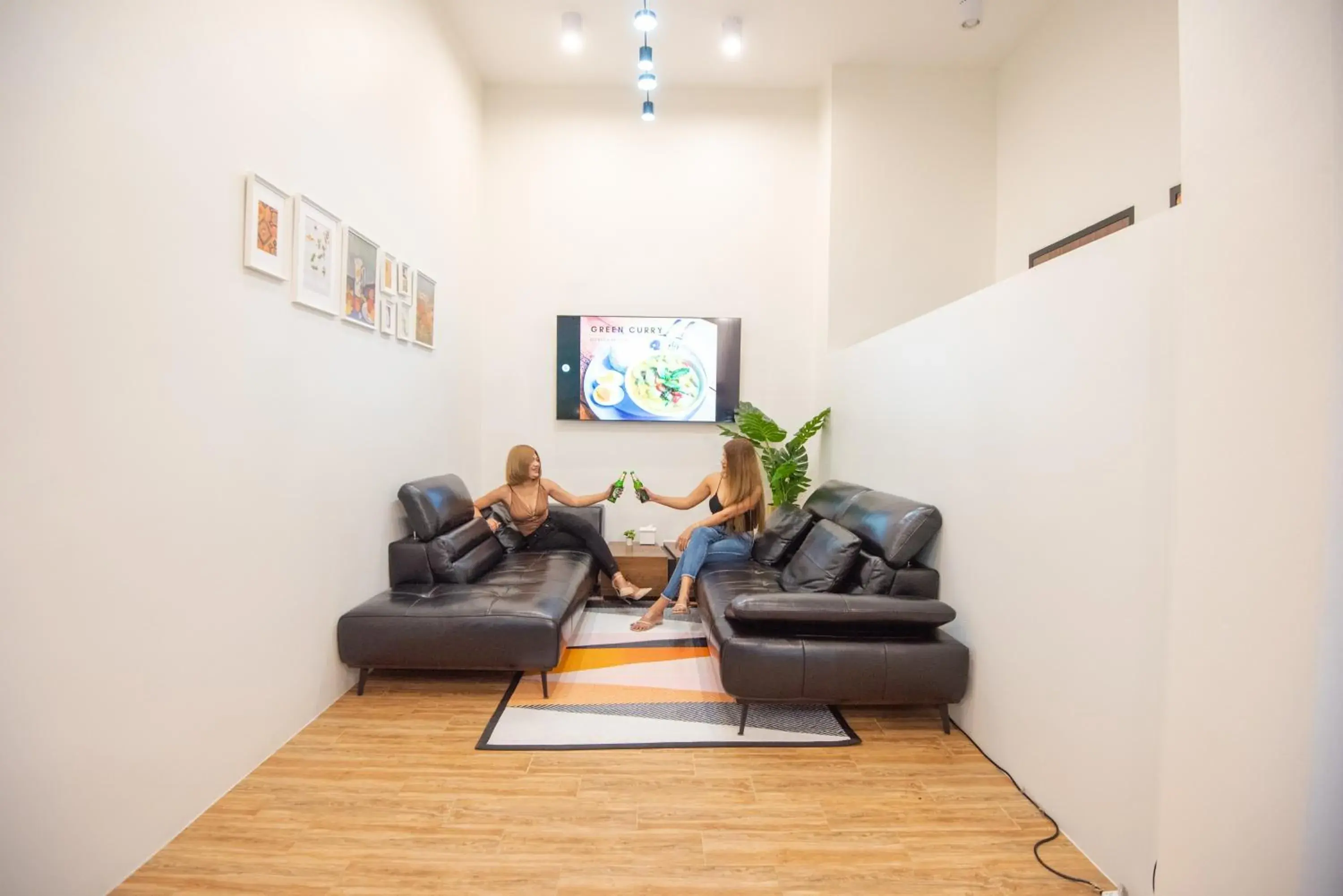 Lounge or bar in Play Poshtel & Cafe' Lounge or bar in Play Poshtel & Cafe'