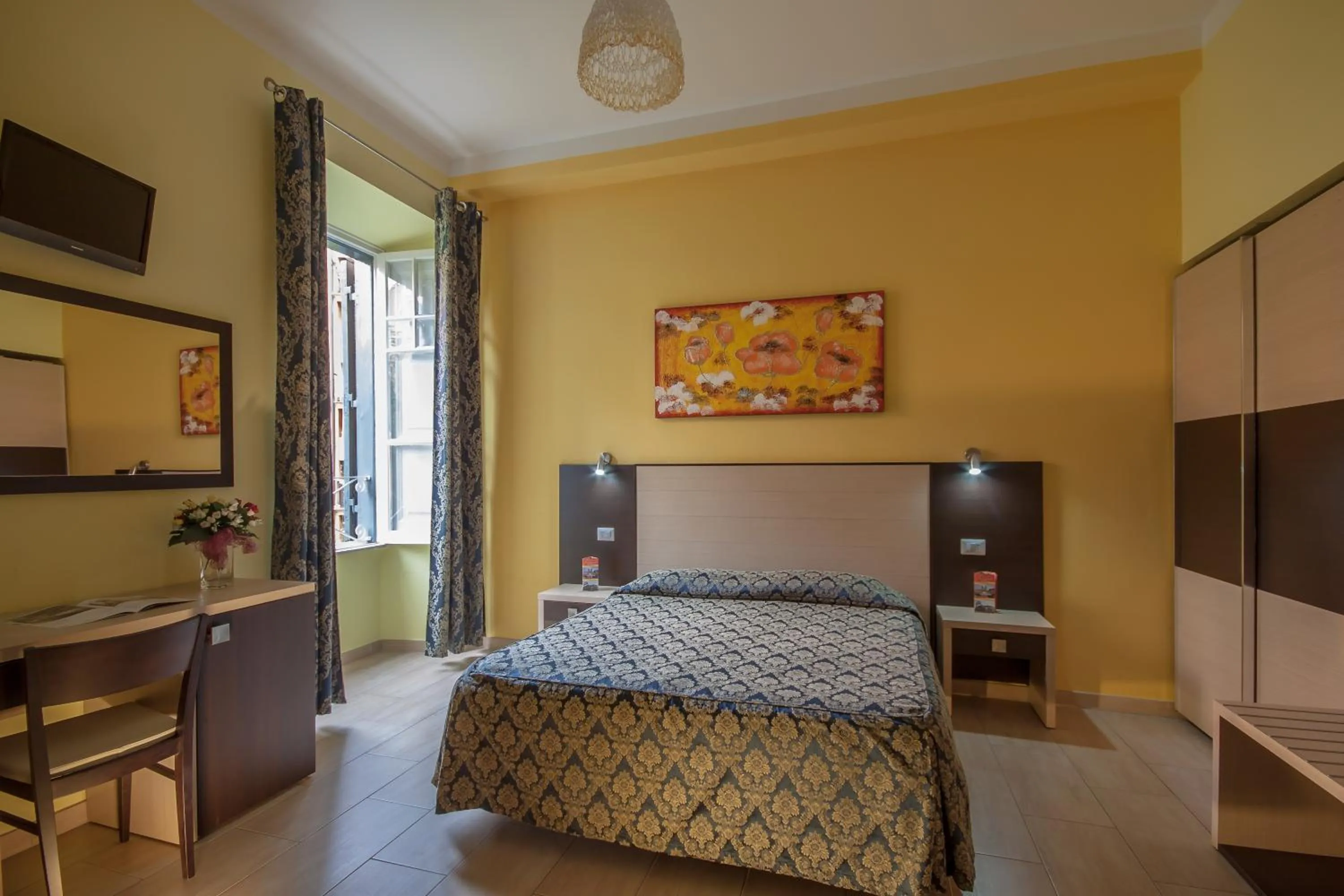 Photo of the whole room, Bed in Alex Place