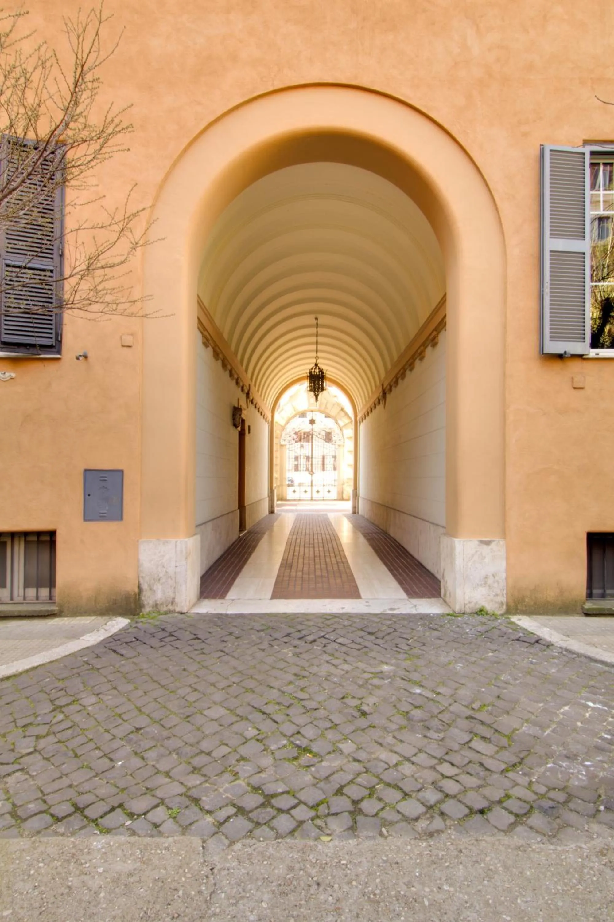 Facade/entrance in Alex Place