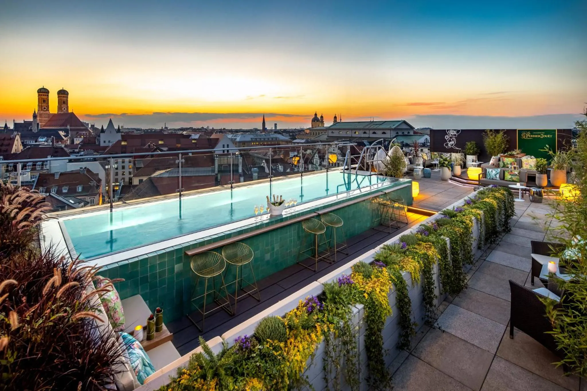 Swimming pool in Mandarin Oriental, Munich