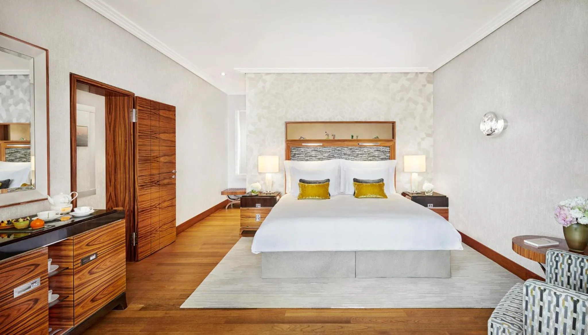 Photo of the whole room, Bed in Mandarin Oriental, Munich