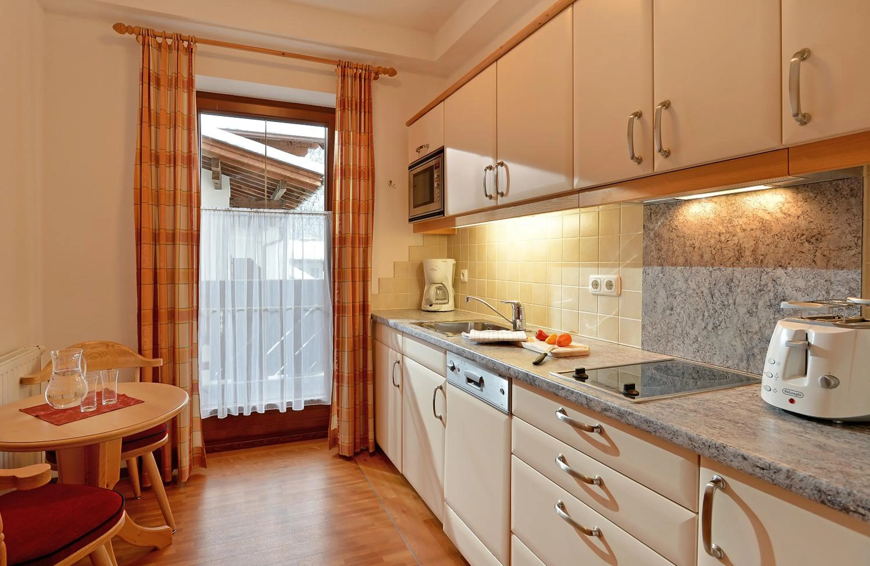 Kitchen or kitchenette in Apparthotel Ederfeld