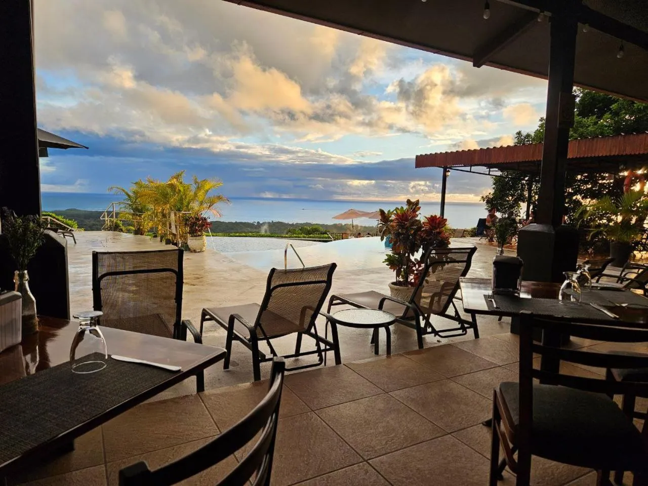 Restaurant/places to eat in Vista Ballena