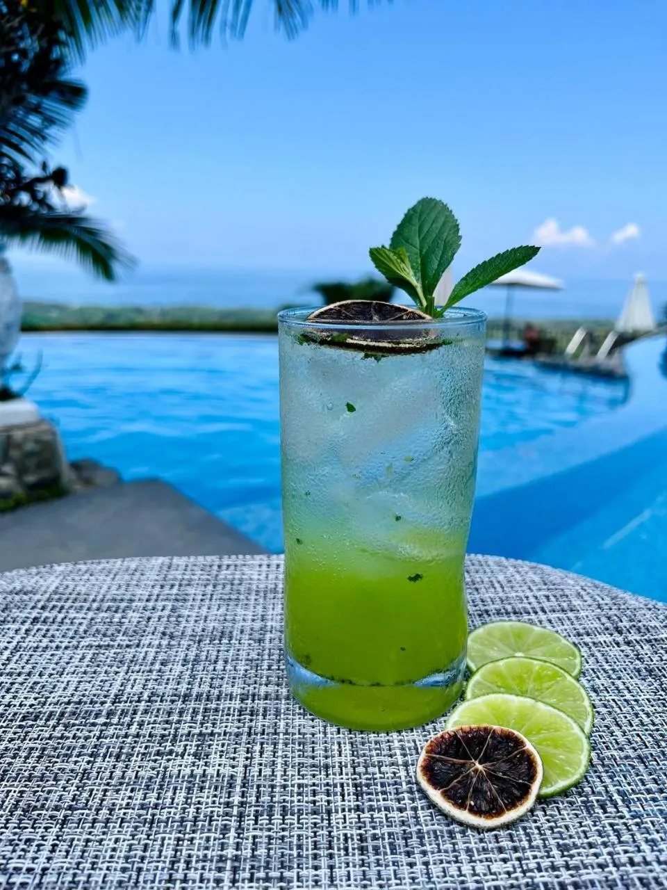 Restaurant/places to eat in Vista Ballena