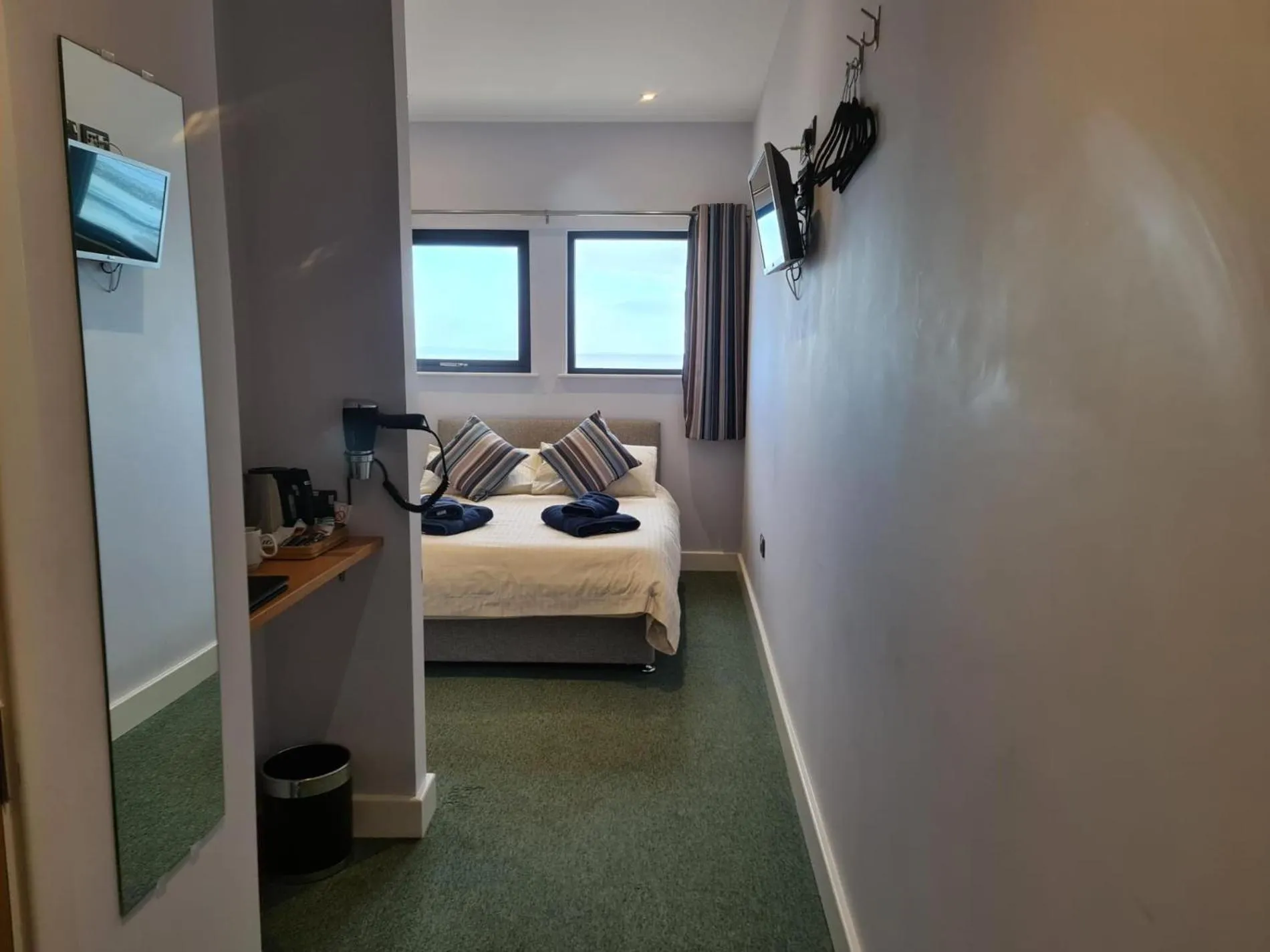 Floor plan in No 4 Ocean Cabins - Saundersfoot Harbour - Saundersfoot