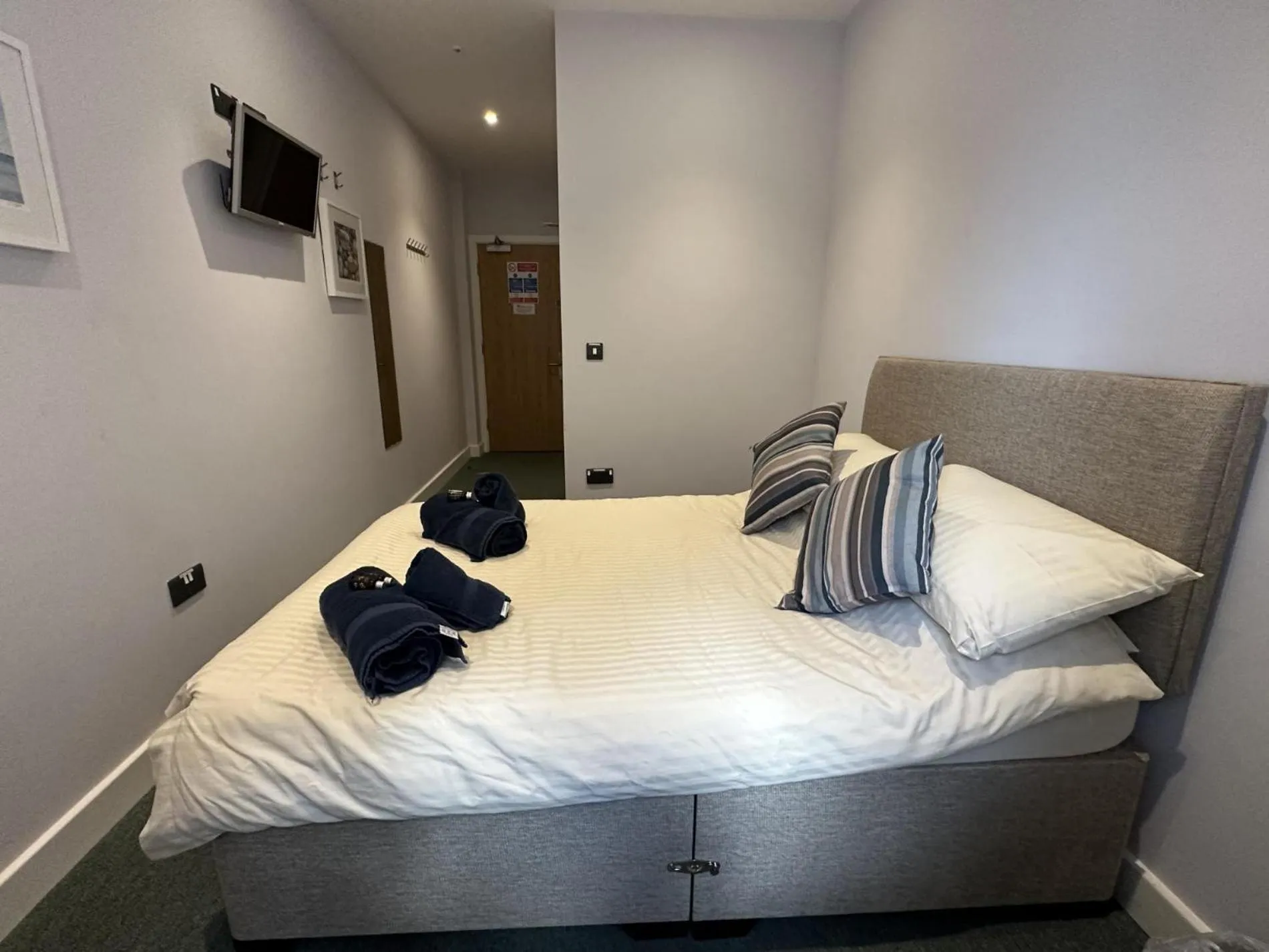 Floor plan in No 7 Ocean Cabins - Saundersfoot Harbour - Saundersfoot