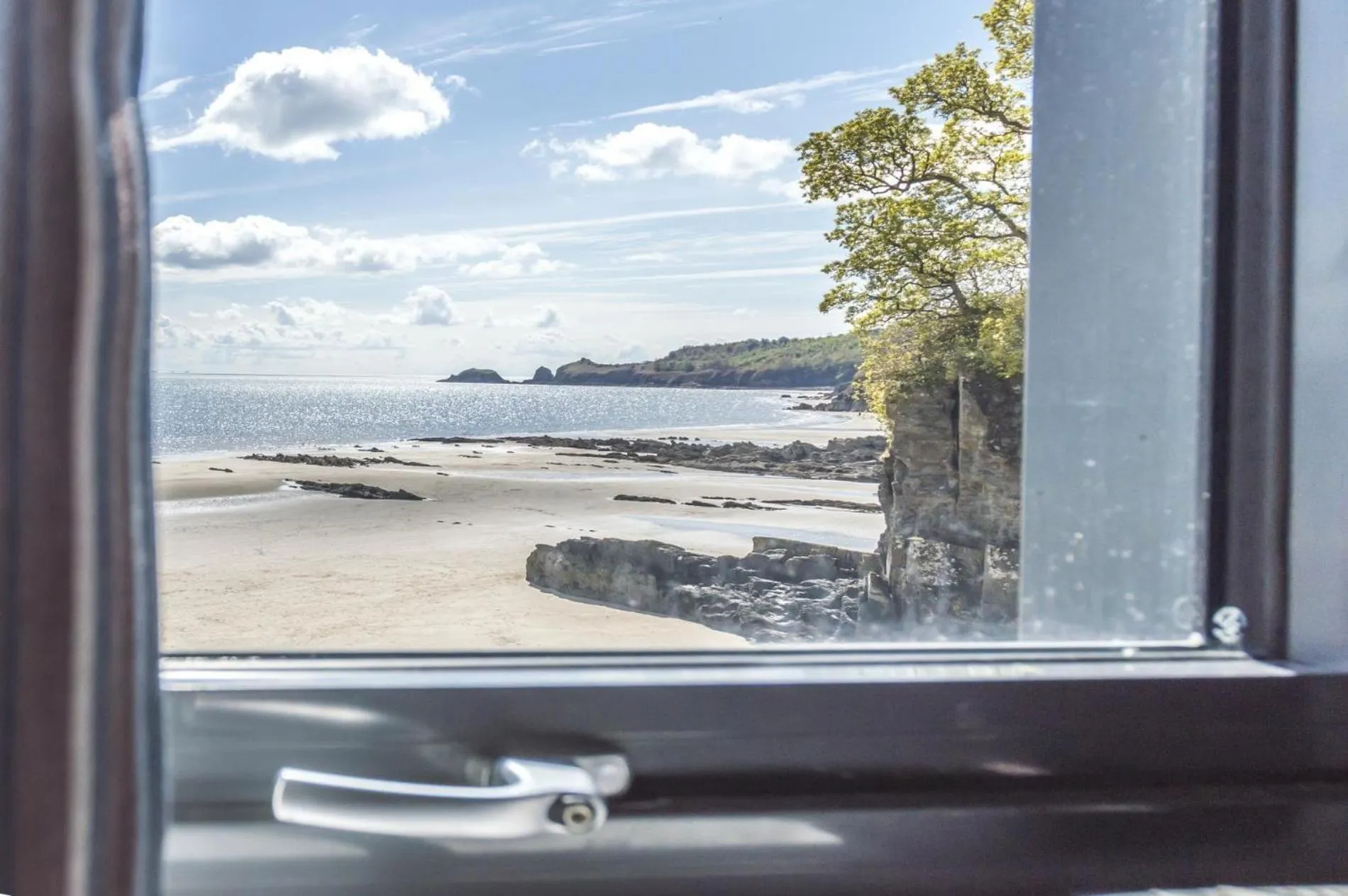 Floor plan in No 8 Ocean Cabins - Saundersfoot Harbour - Saundersfoot