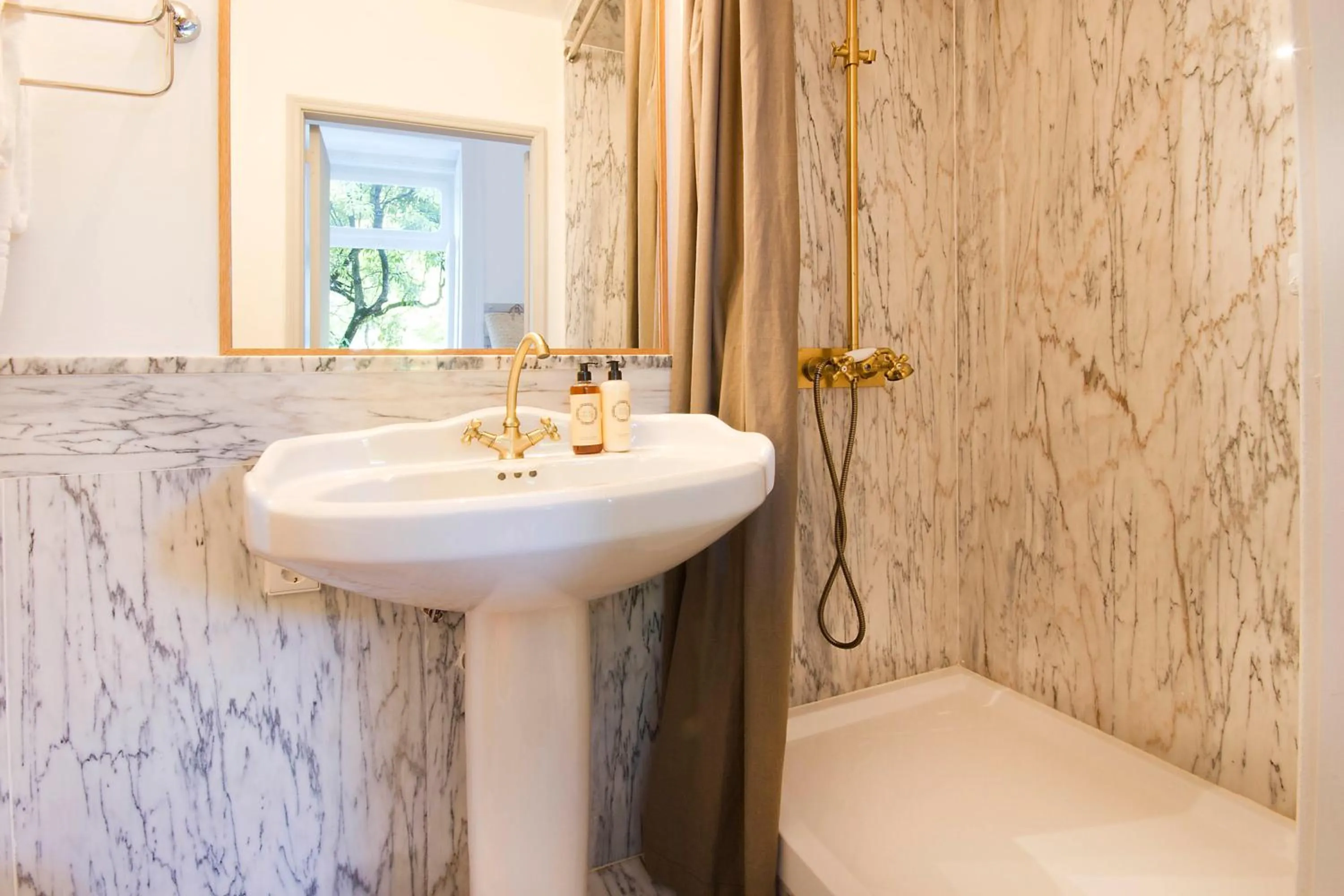 Bathroom in Casa Oliver Boutique B&B - Principe Real