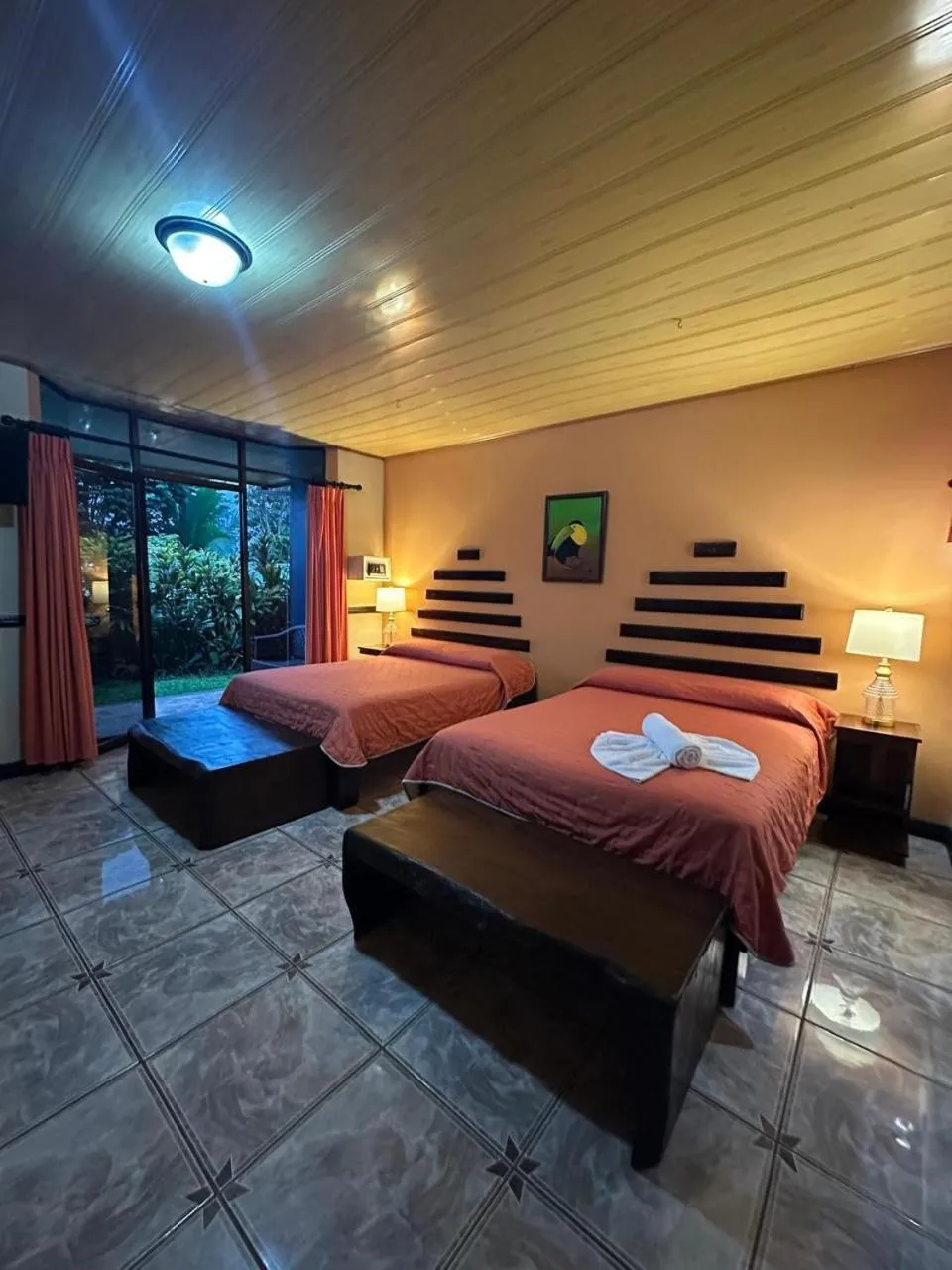 Bed in Ara Ambigua Lodge