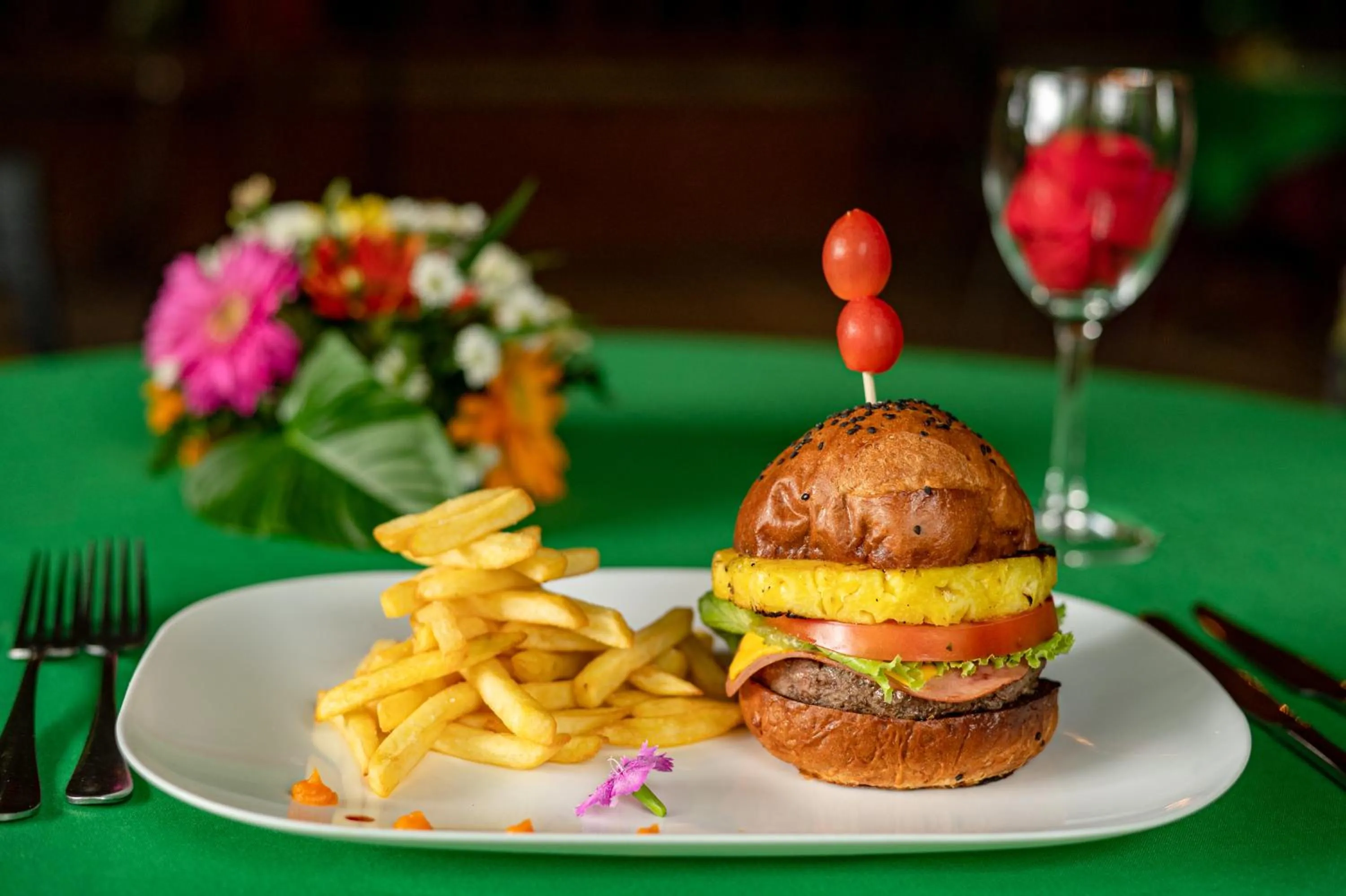 Restaurant/places to eat in Ara Ambigua Lodge