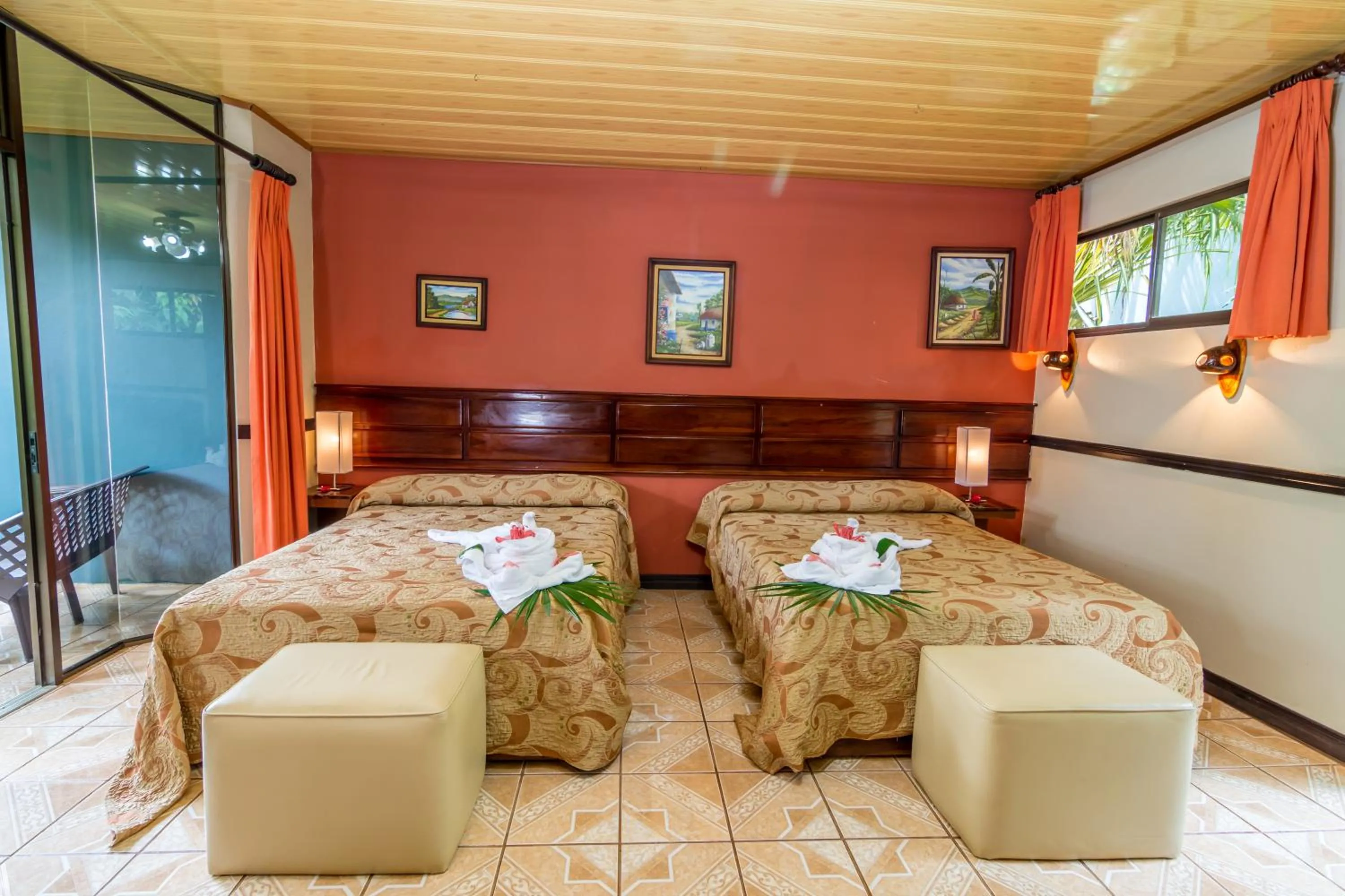 Photo of the whole room, Bed in Ara Ambigua Lodge
