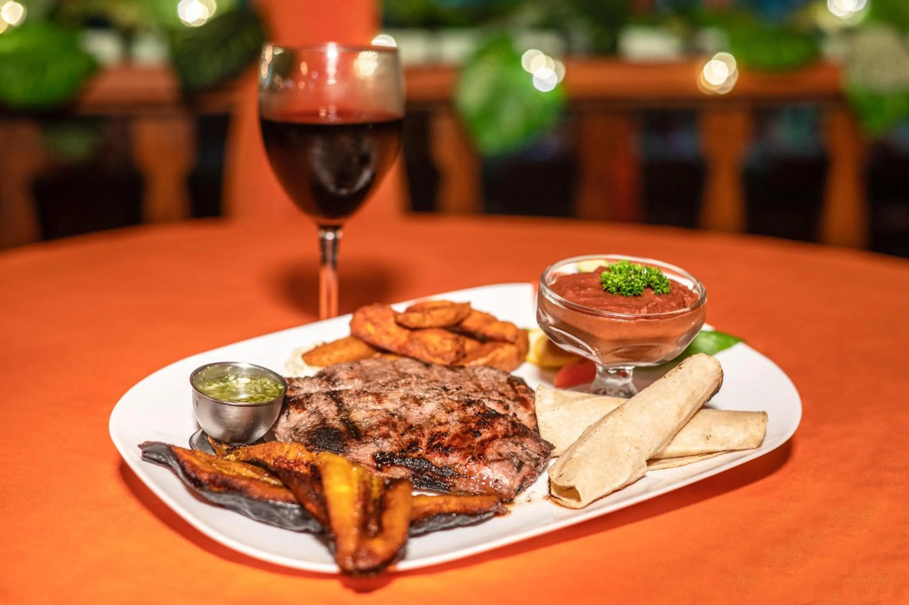 Restaurant/places to eat in Ara Ambigua Lodge