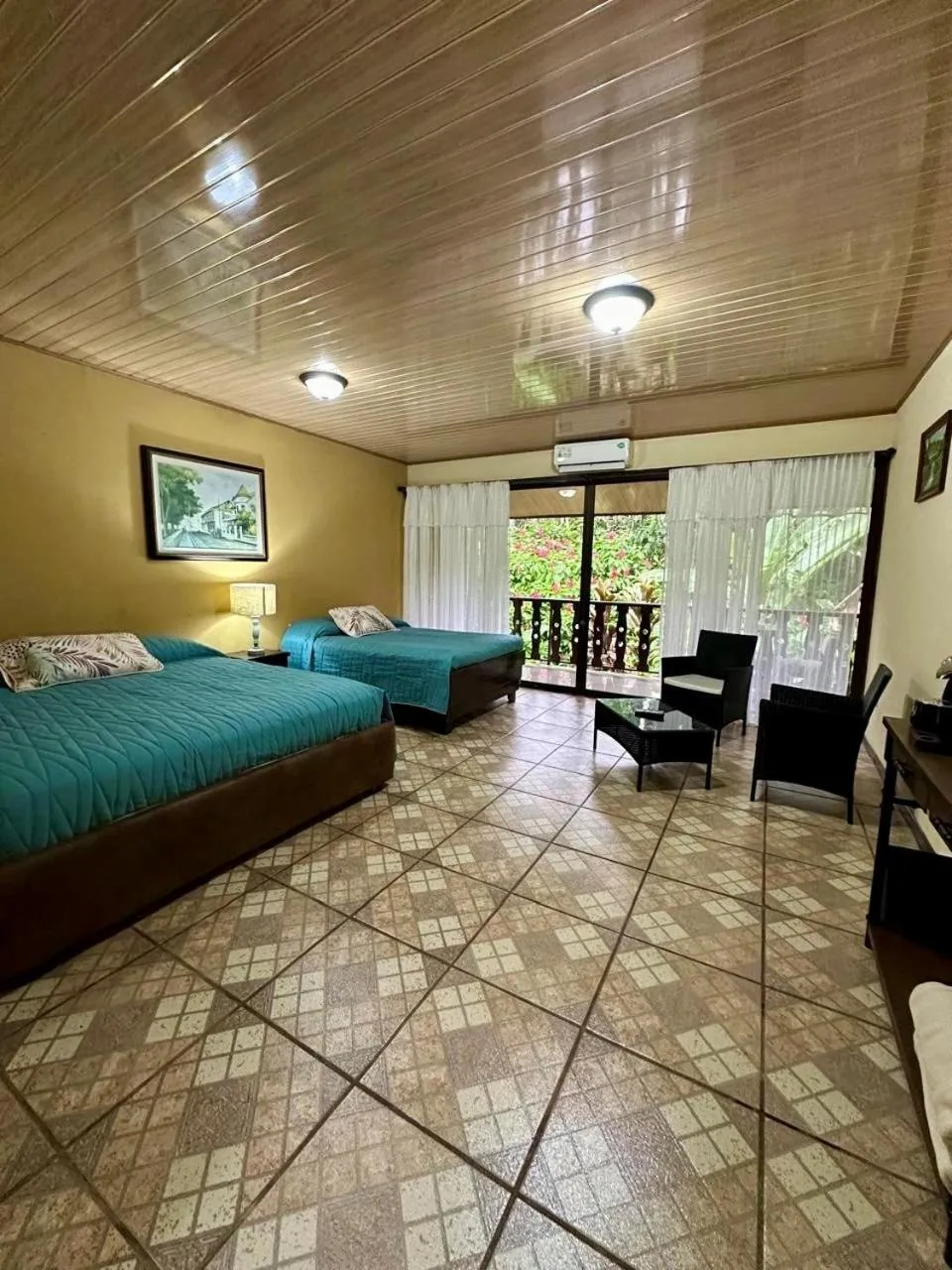 Bed in Ara Ambigua Lodge