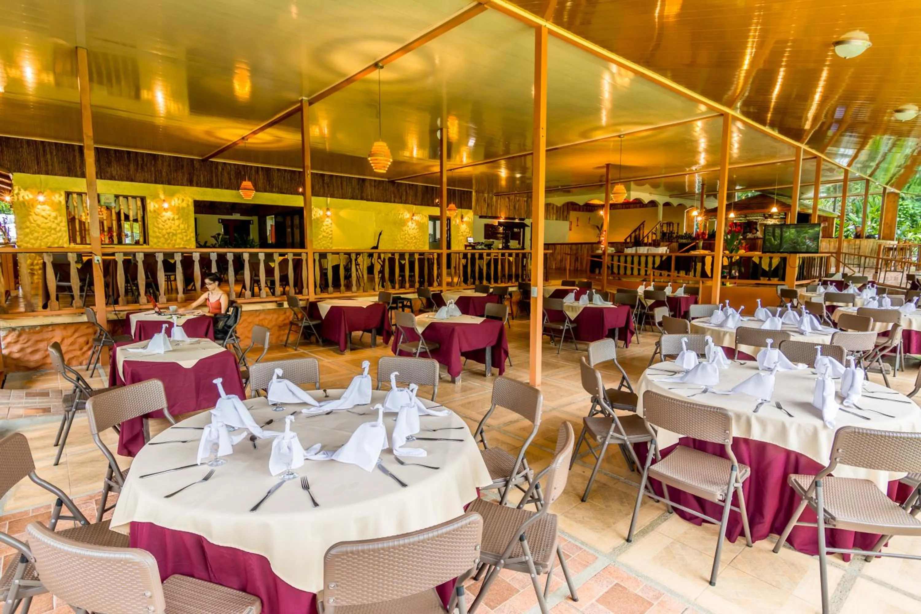 Restaurant/places to eat in Ara Ambigua Lodge