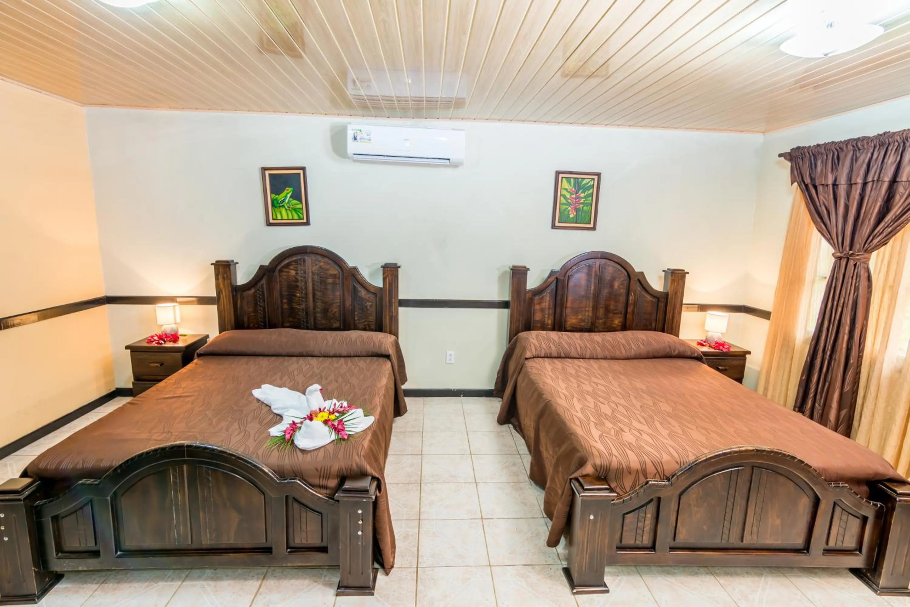 Photo of the whole room, Bed in Ara Ambigua Lodge