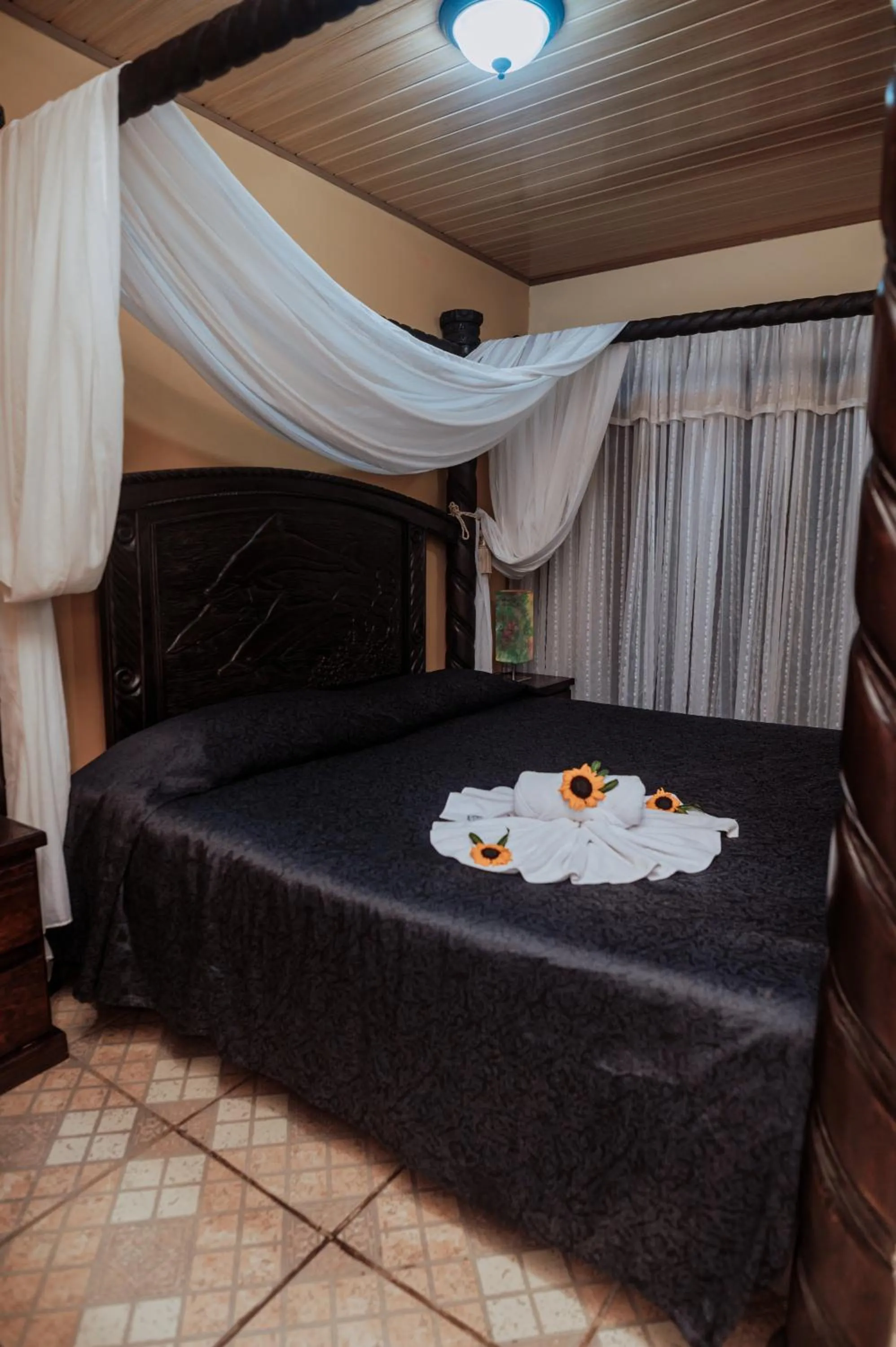 Bed in Ara Ambigua Lodge