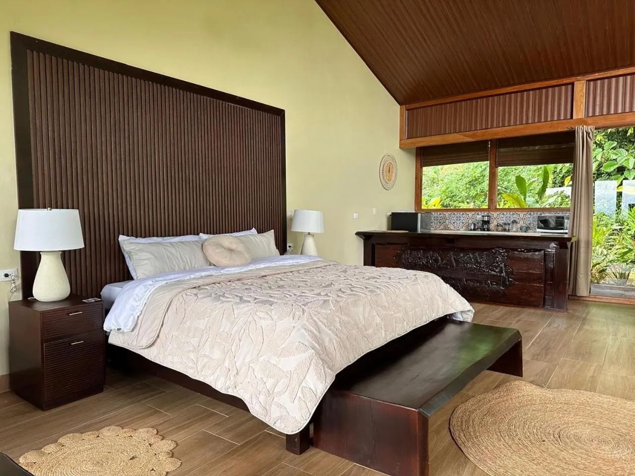 Bed in Ara Ambigua Lodge