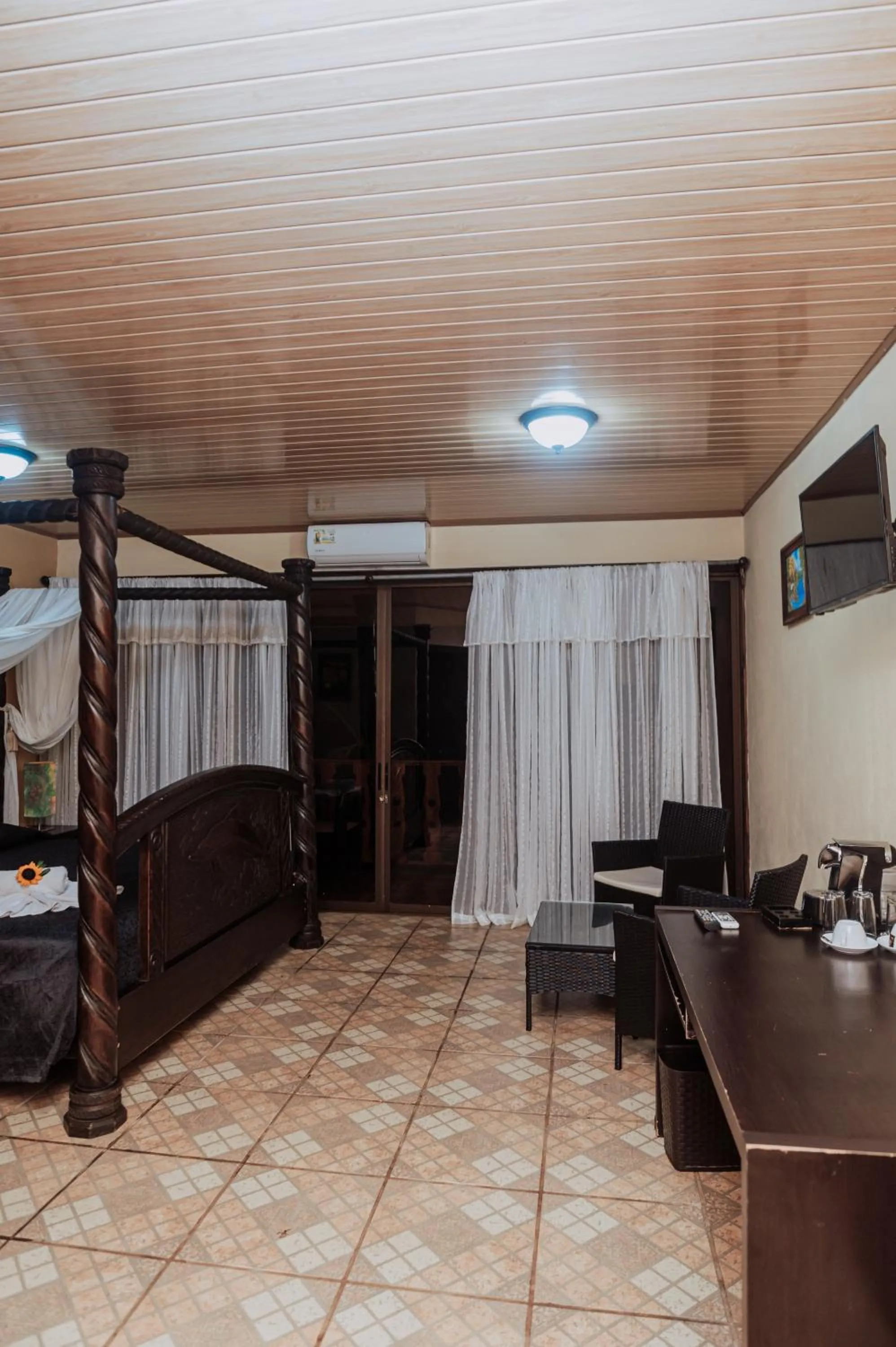 Property building in Ara Ambigua Lodge