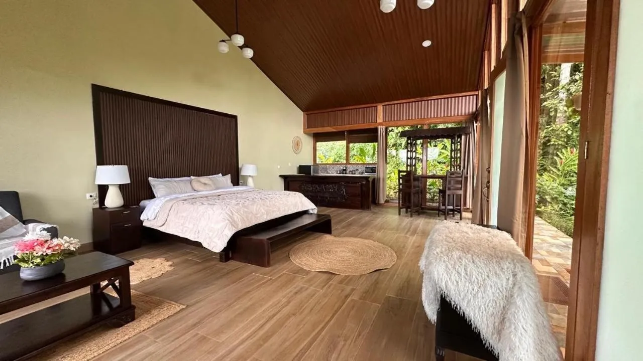 Photo of the whole room, Bed in Ara Ambigua Lodge