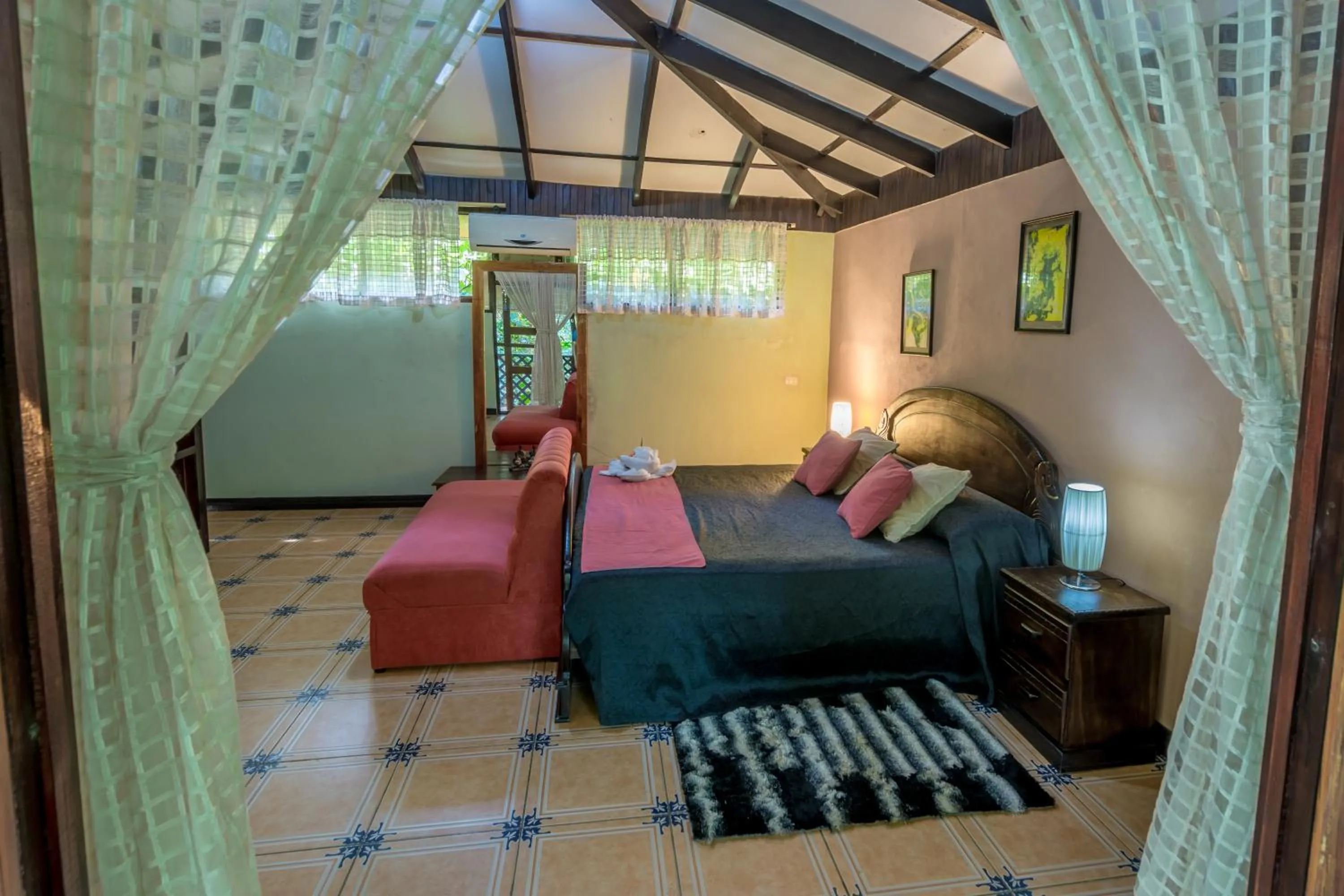 Bed in Ara Ambigua Lodge