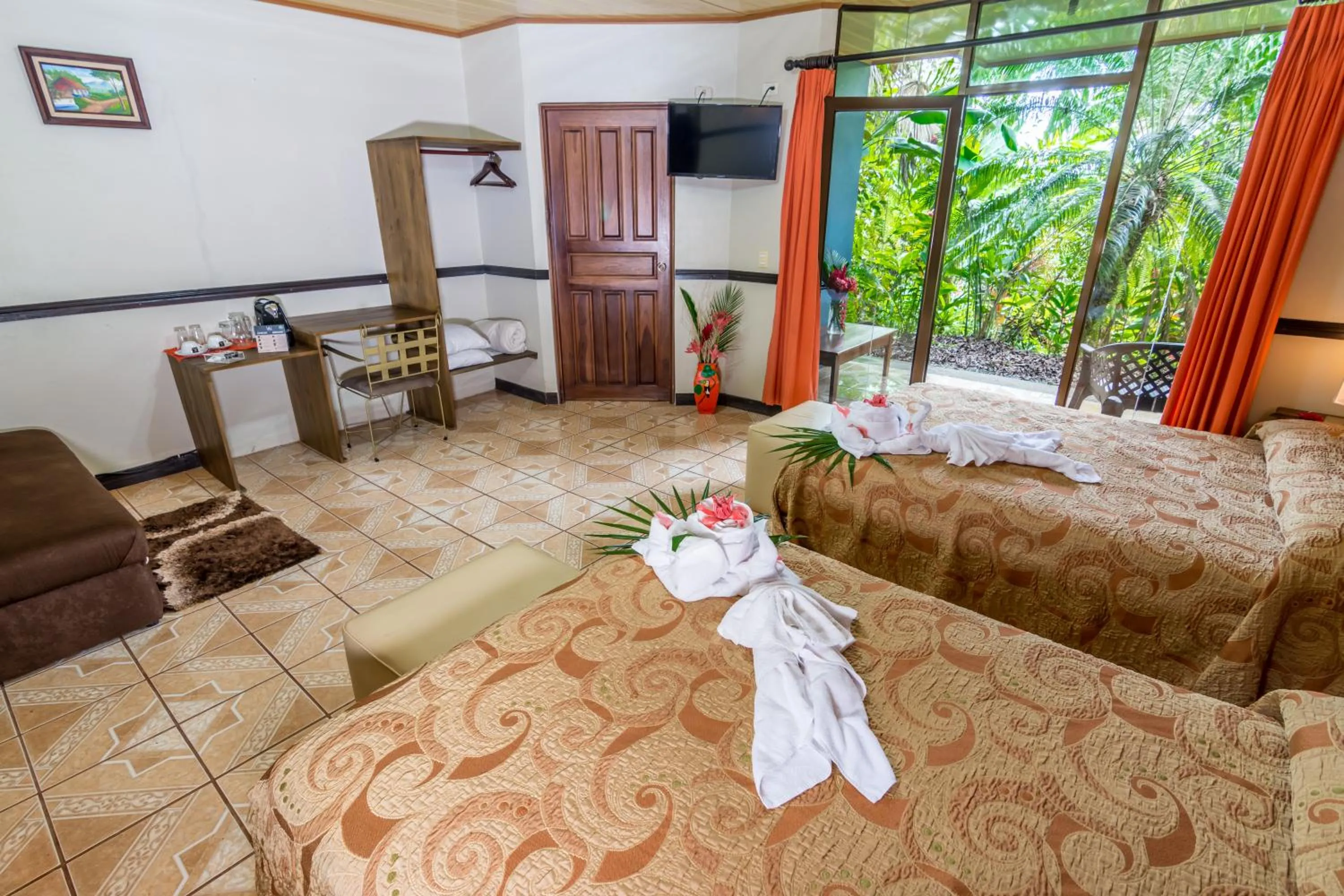 Living room in Ara Ambigua Lodge