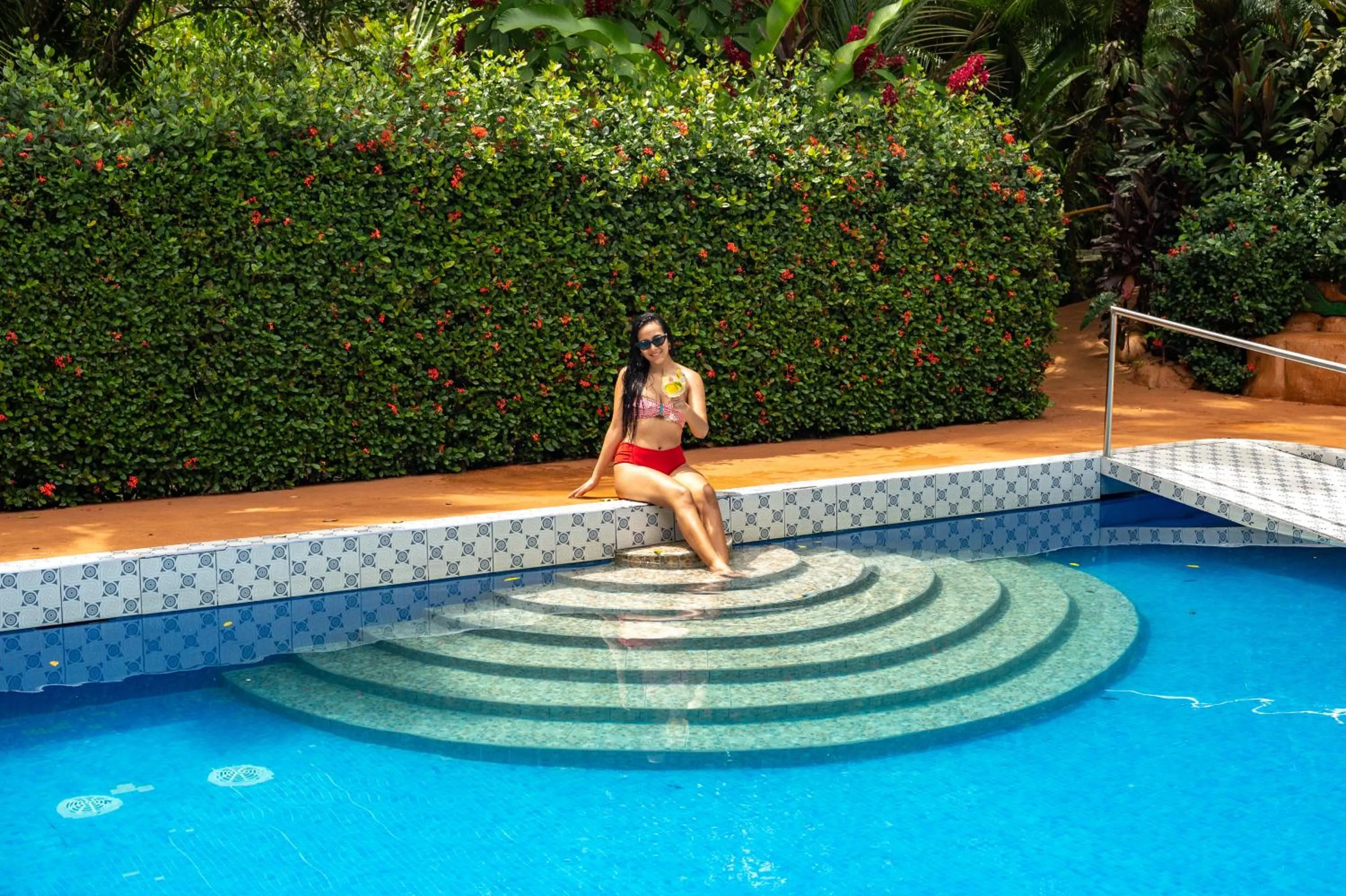 Swimming pool in Ara Ambigua Lodge