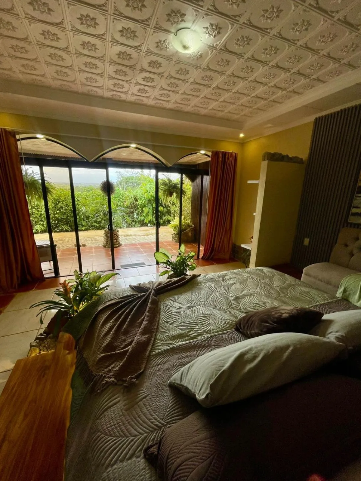 Bed in Ara Ambigua Lodge
