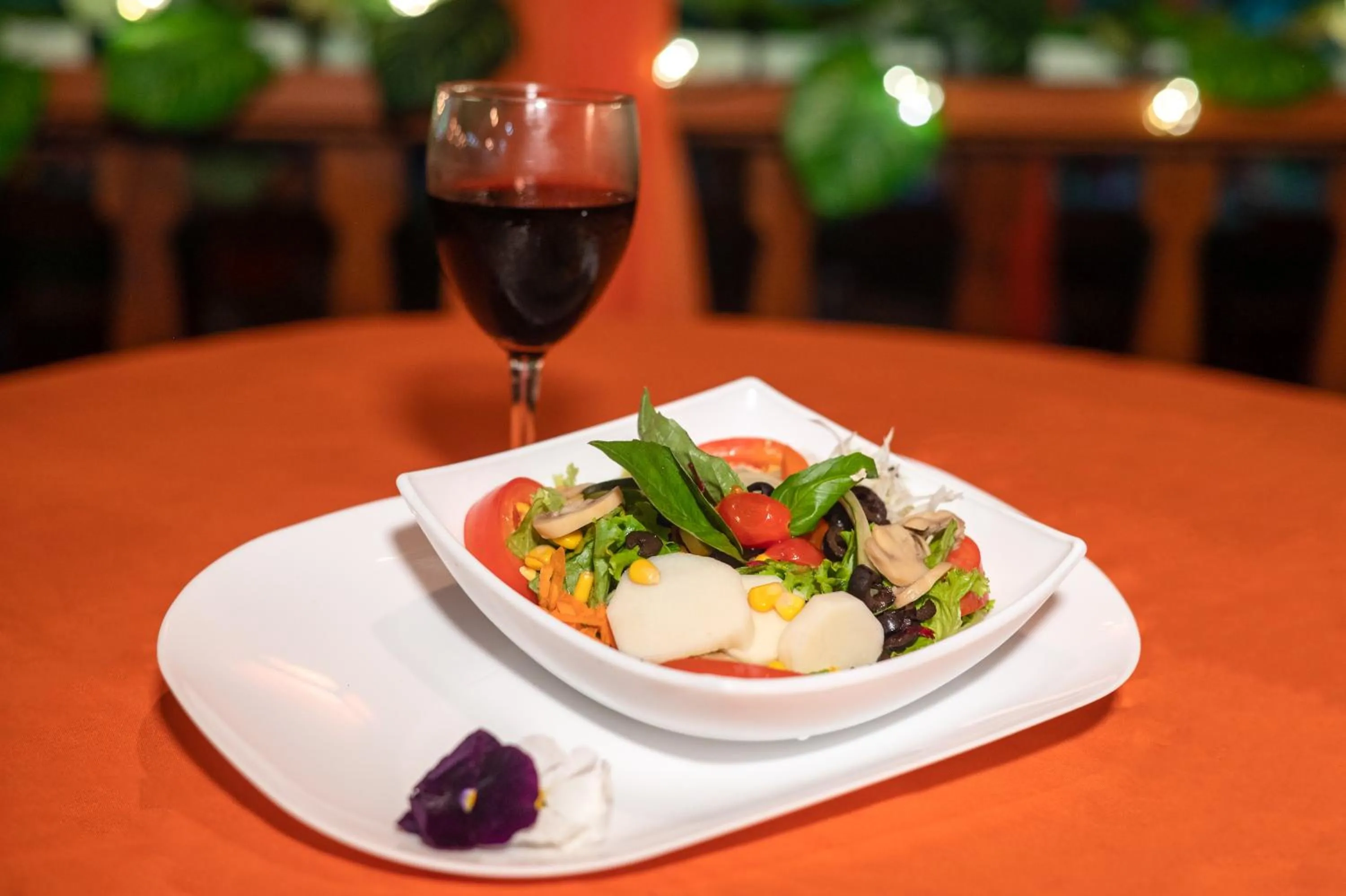 Restaurant/places to eat in Ara Ambigua Lodge