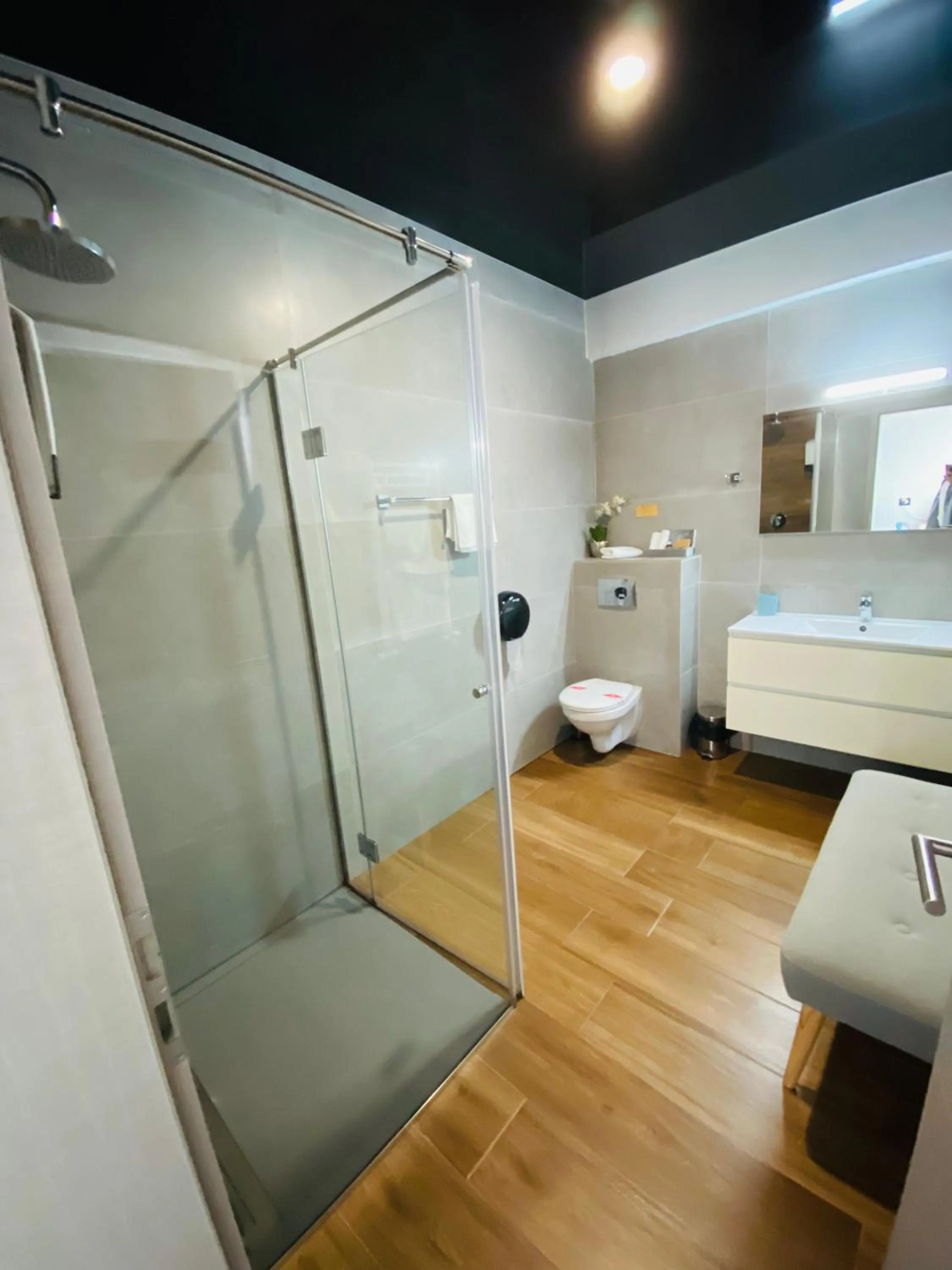 Bathroom, Bed in HOTEL MAREA NEAGRA Mamaia