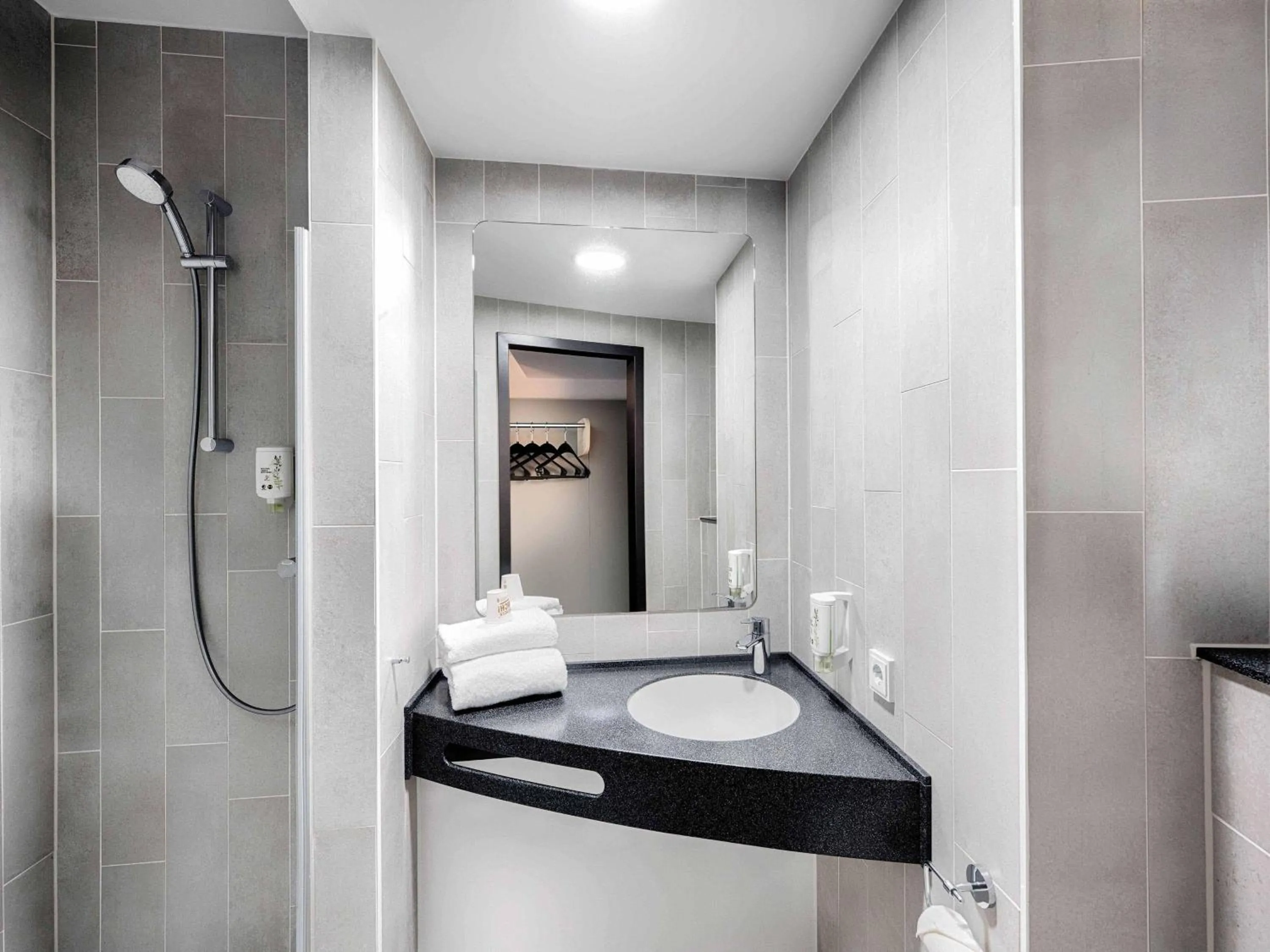 Shower in B&B Hotel Cuxhaven