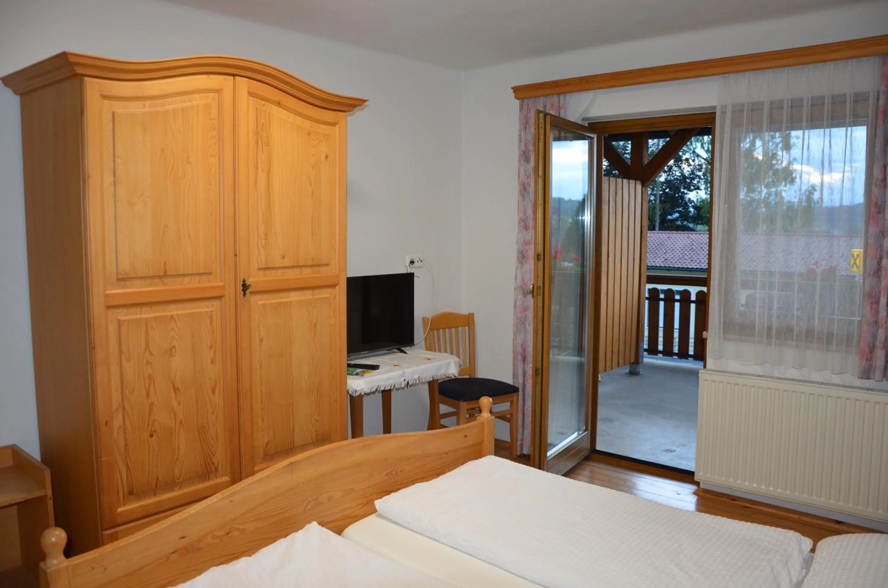 Photo of the whole room, Bed in Gasthof Jauk-Hartner