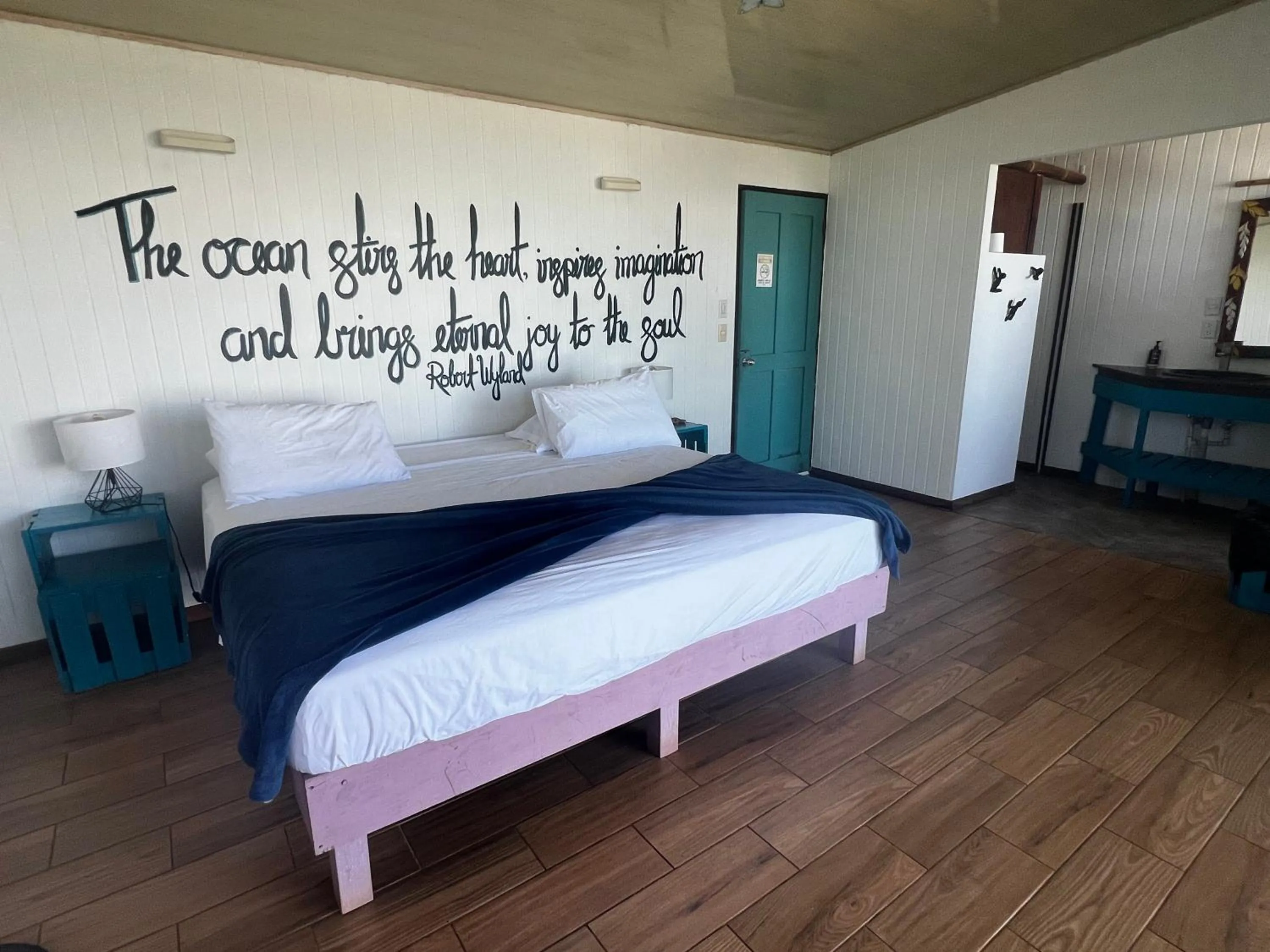 Bed in Ranchos Remo Lodge